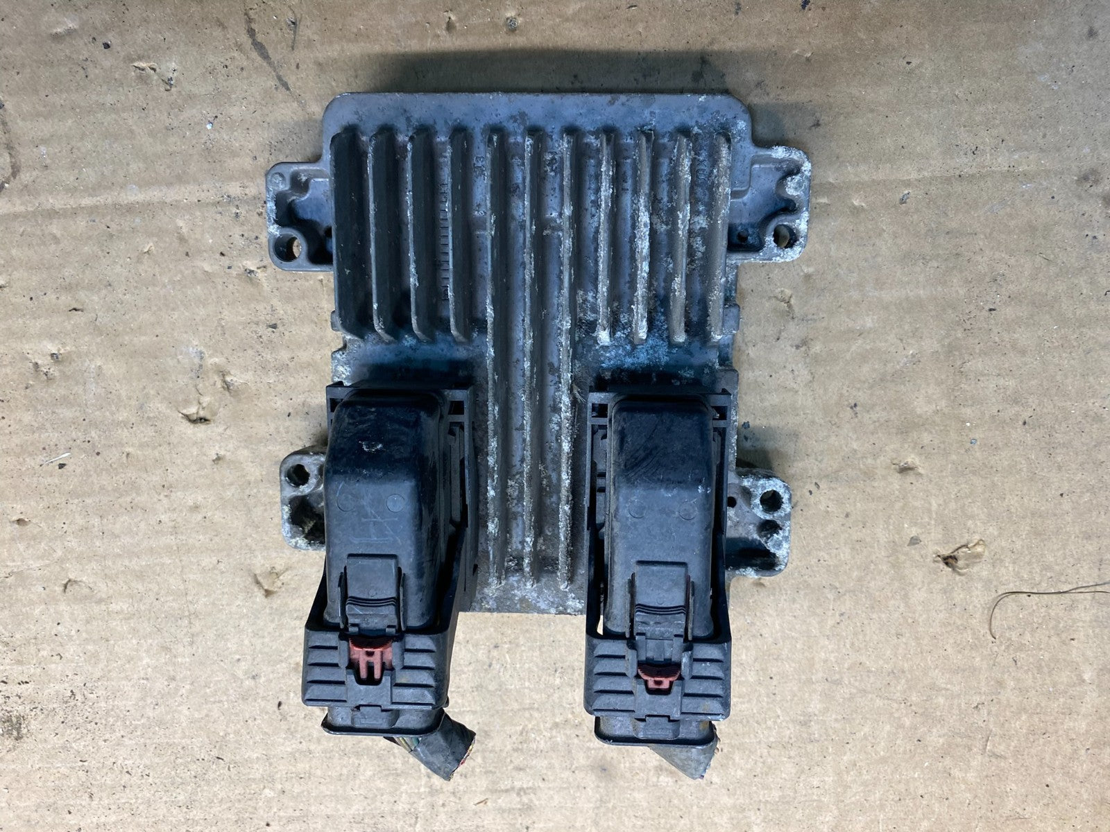2010-2014 Chevrolet Yukon Tahoe Suburban Engine Control Module ECM ECU AD9785 DG0