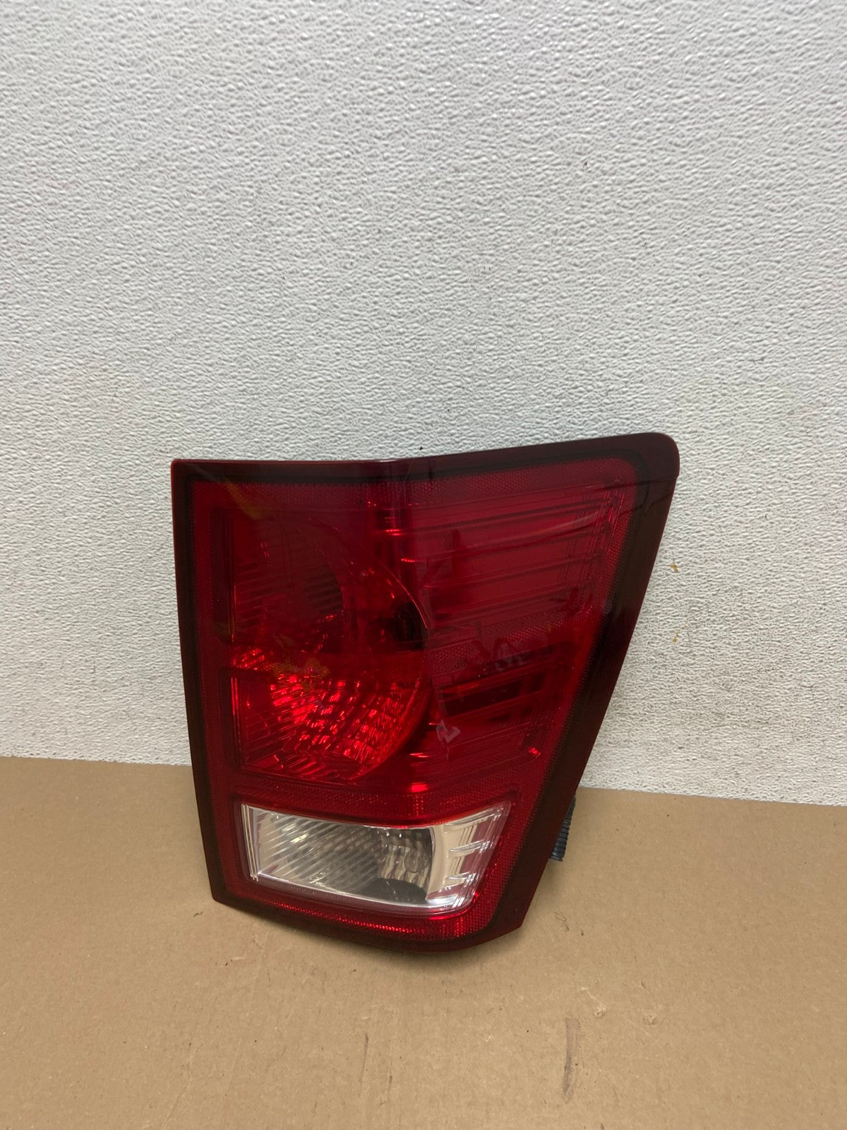2007 to 2010 Jeep Grand Cherokee Right Passenger Tail Light AE7156 LK0
