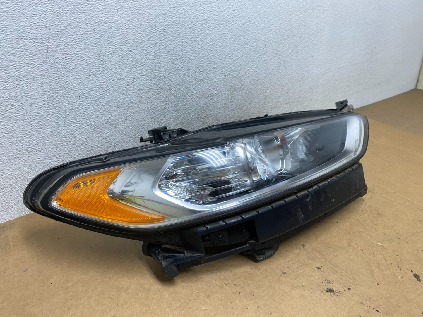 2013 to 2016 Ford Fusion Right Passenger Rh Side Headlight AE3090 DW2
