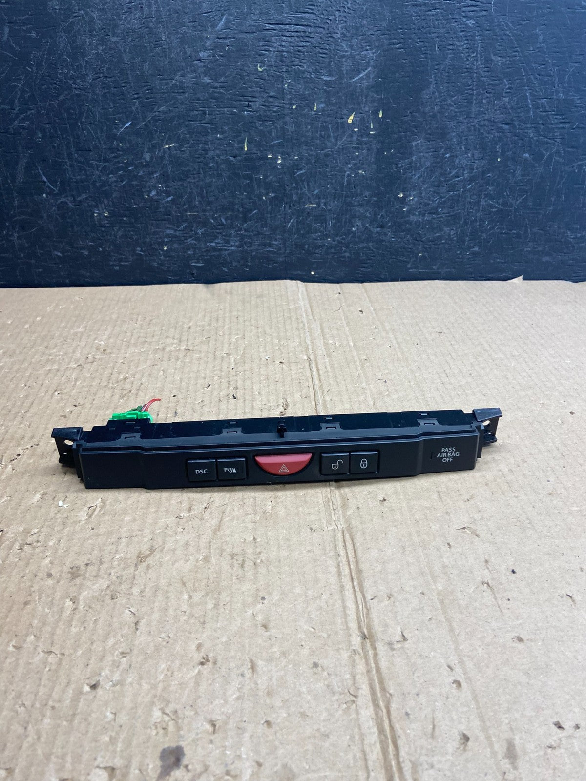 2006-2009 Land Range Rover Sport Center Console Hazard Door Lock Switch AE39710