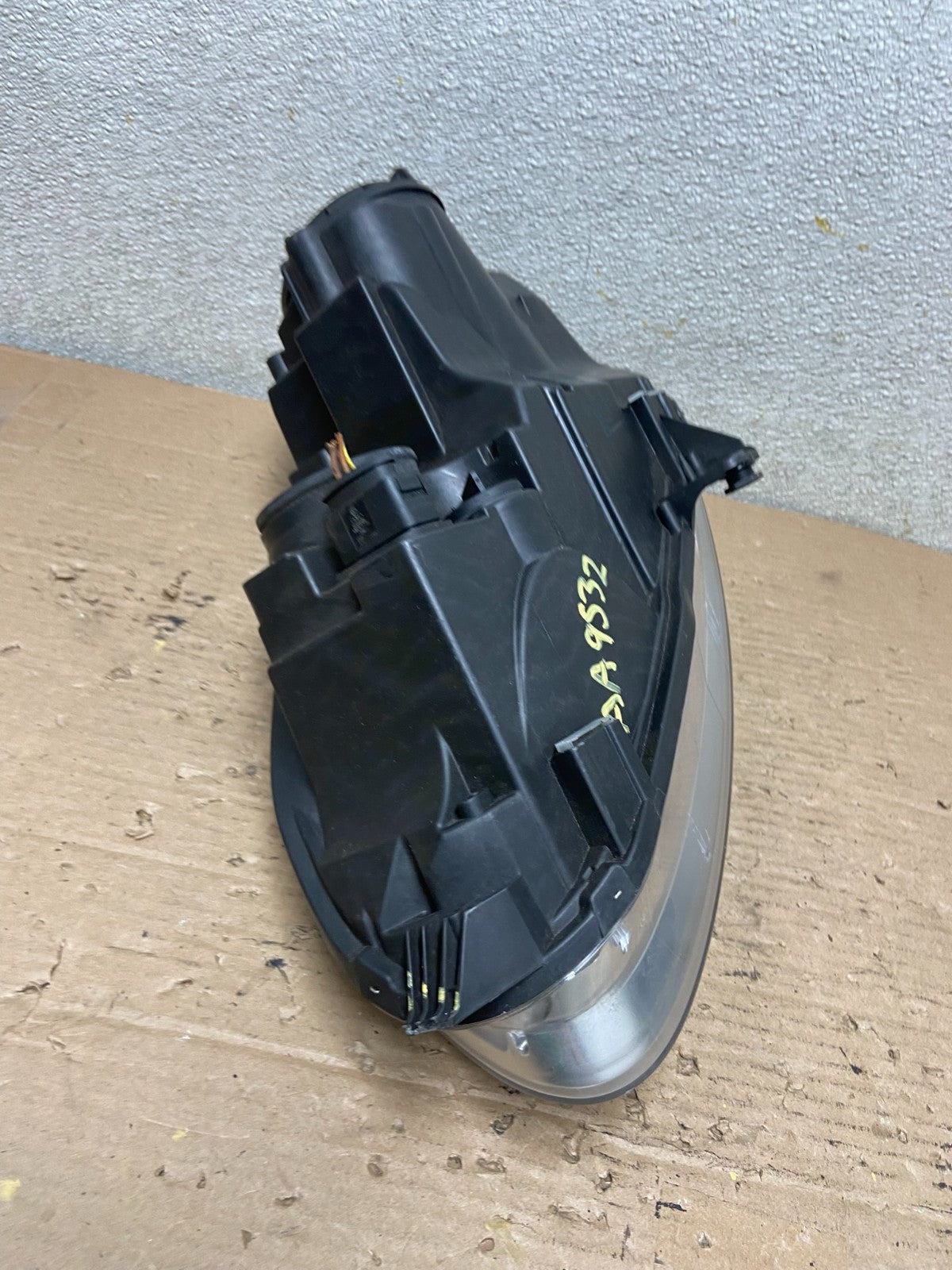2005 - 2010 Volkswagen Jetta Right Passenger RH Side Headlight Halogen AA9532 DW8
