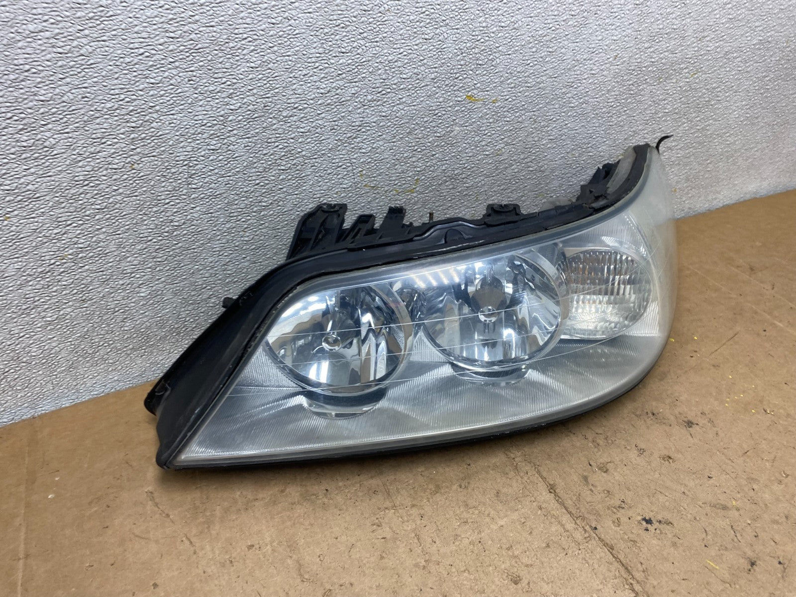 2005 to 2011 Lincoln Town Car Left Driver LH Side Headlight X7203 DW2