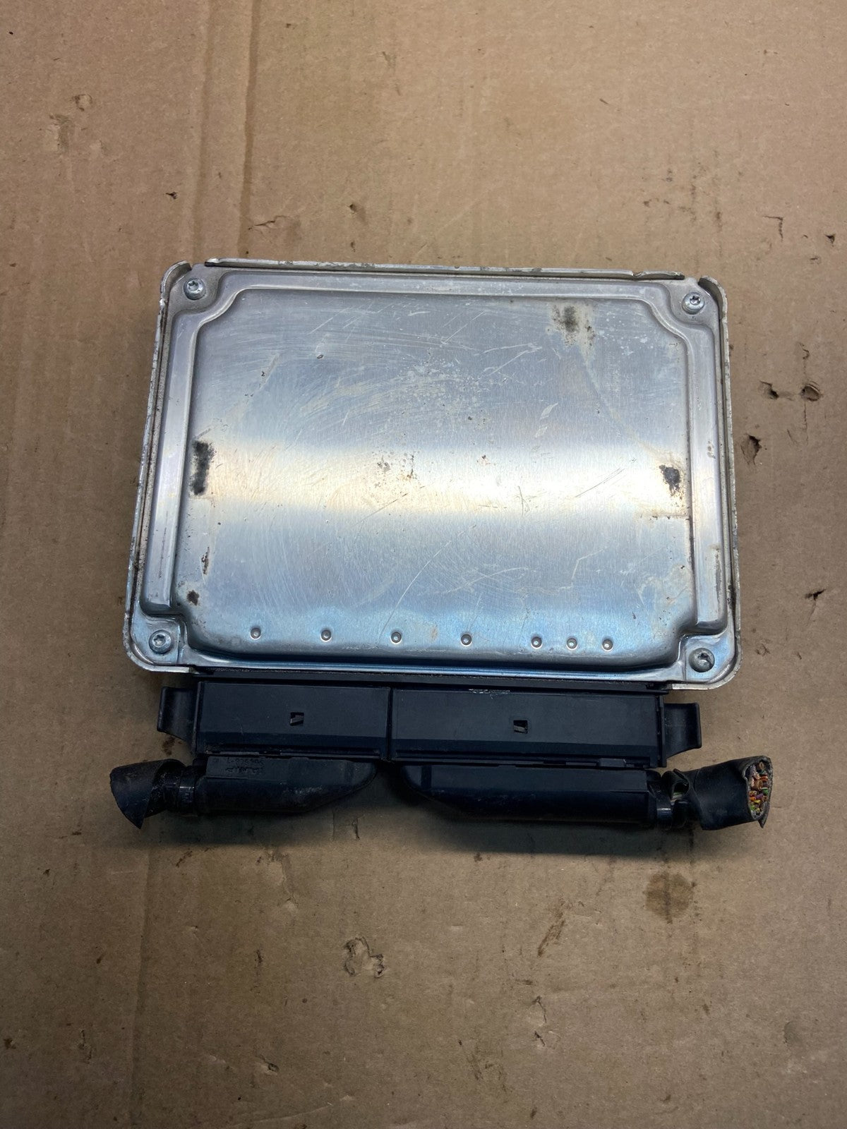 2005 2006 Porsche Cayenne Engine Computer Module ECM ECU AE2310 DW1