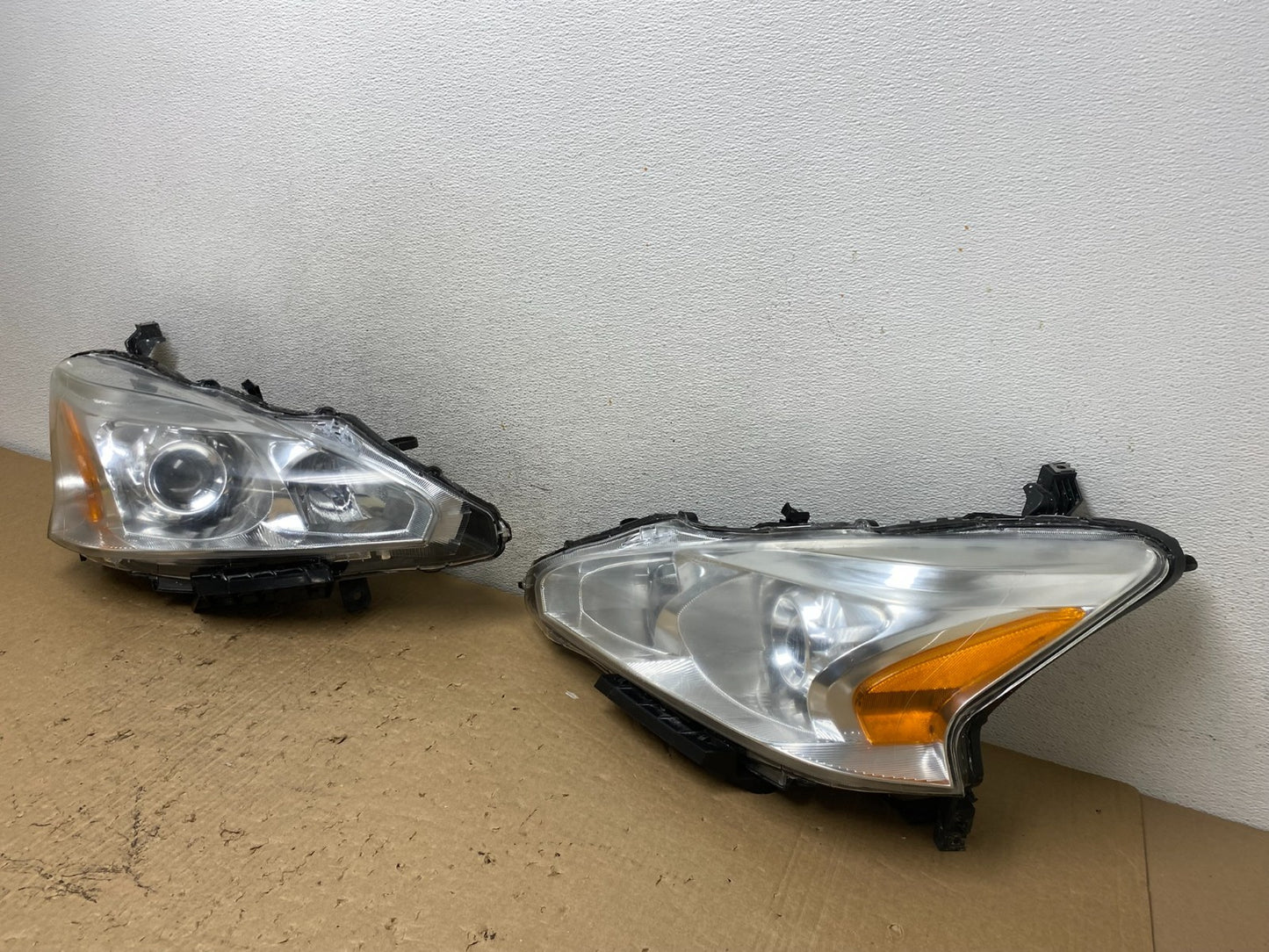 2013 to 2015 Nissan Altima Left+Right Side Set Halogen Headlights AF8192 DW1