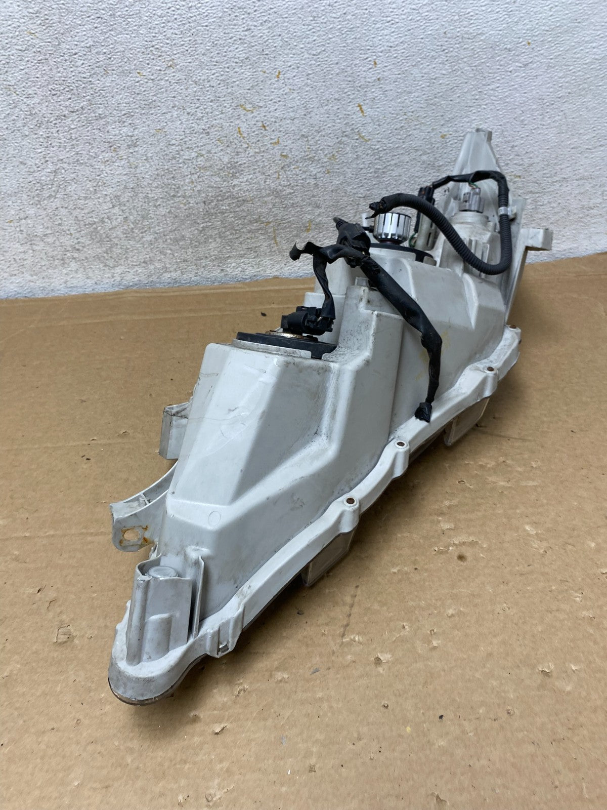 2010 - 2011 Toyota Camry Right Passenger RH Halogen Headlight AH8272 DW6