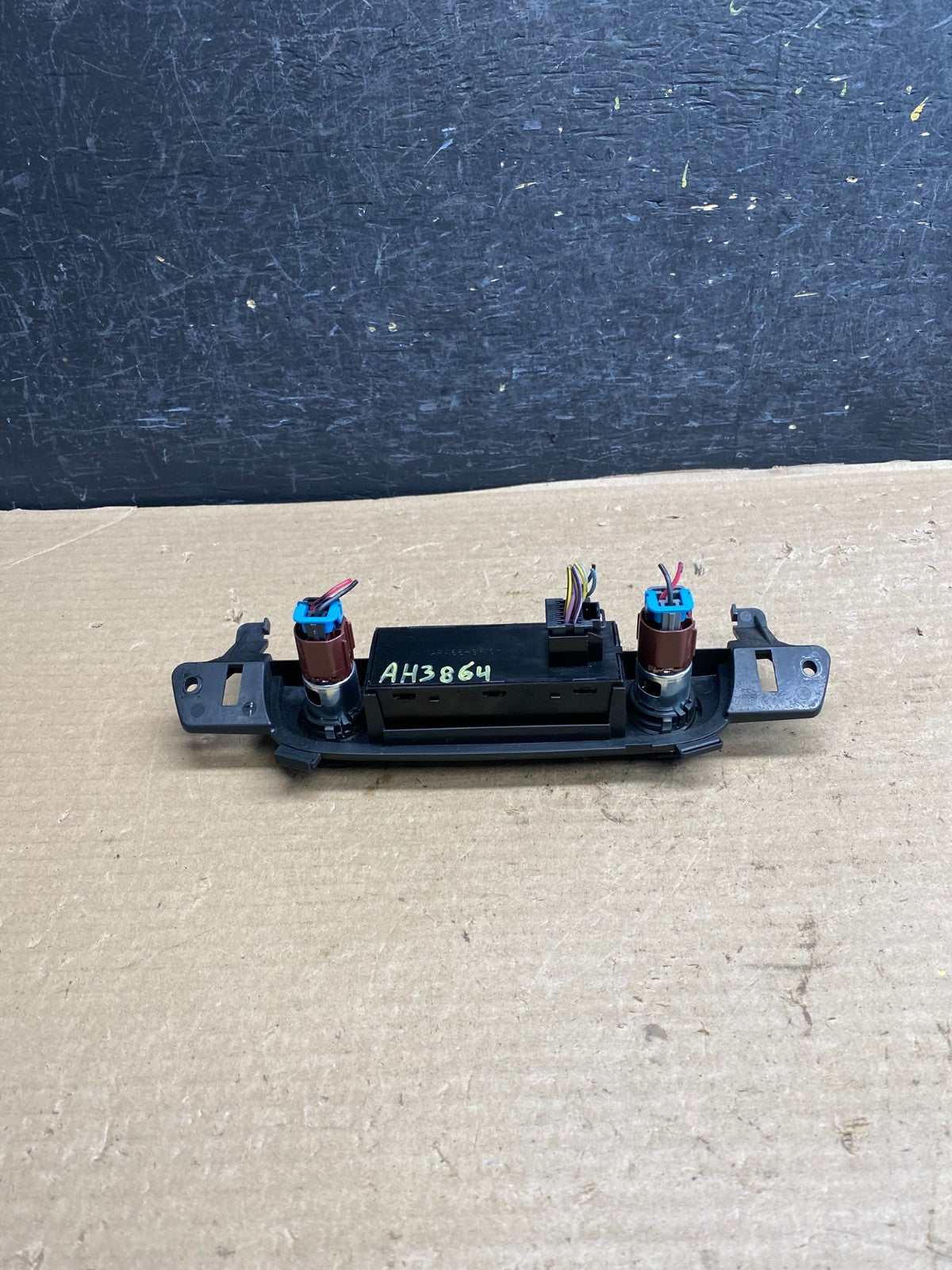 2007 - 2014 Chevrolet Tahoe Yukon Pedal Traction Control Switch ah3864 DG3