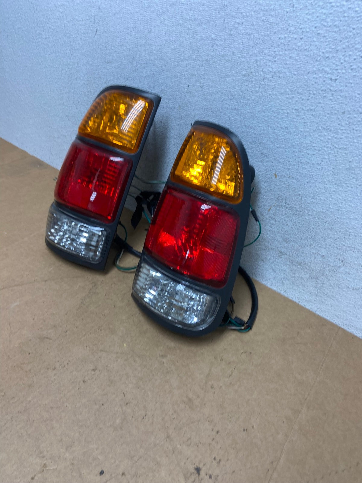 2000 to 2004 Toyota Tundra Left+Right Tail Lights AE3092 LK1