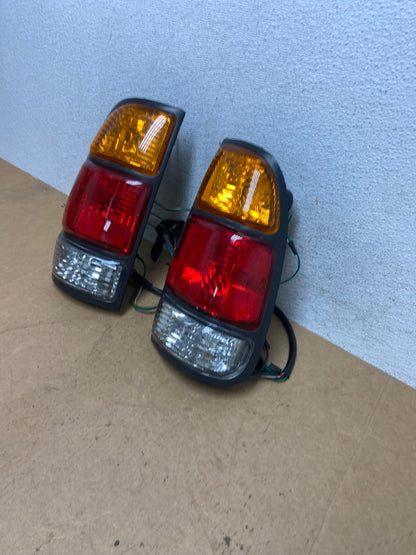 2000 to 2004 Toyota Tundra Left+Right Tail Lights AE3092 LK1