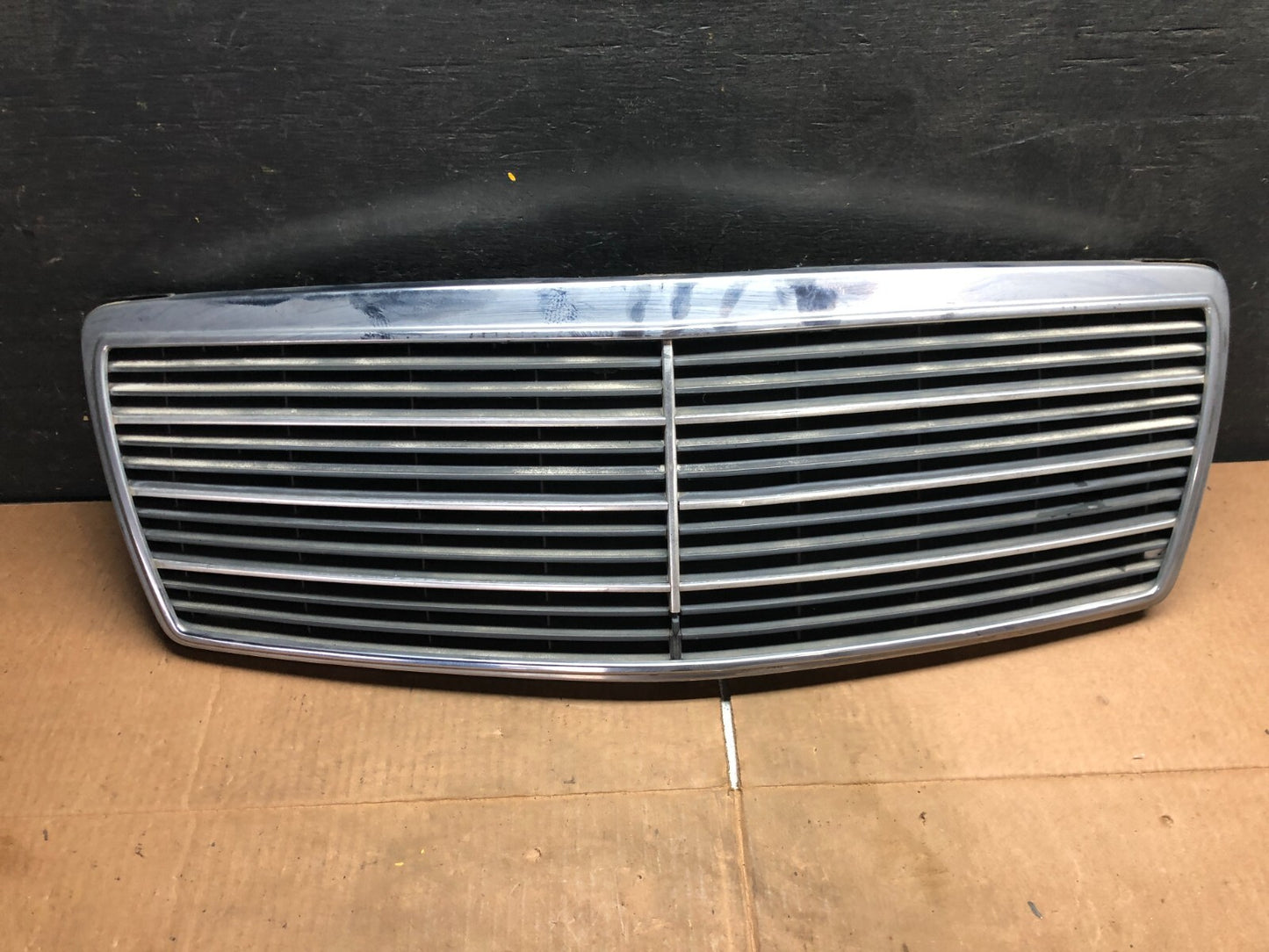 1994 to 1998 Mercedes-Benz W140 S600 S500 S320 Front Upper Grille A0453 DG10