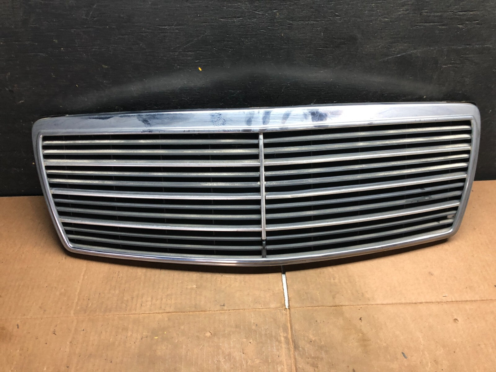1994 to 1998 Mercedes-Benz W140 S600 S500 S320 Front Upper Grille A0453 DG10
