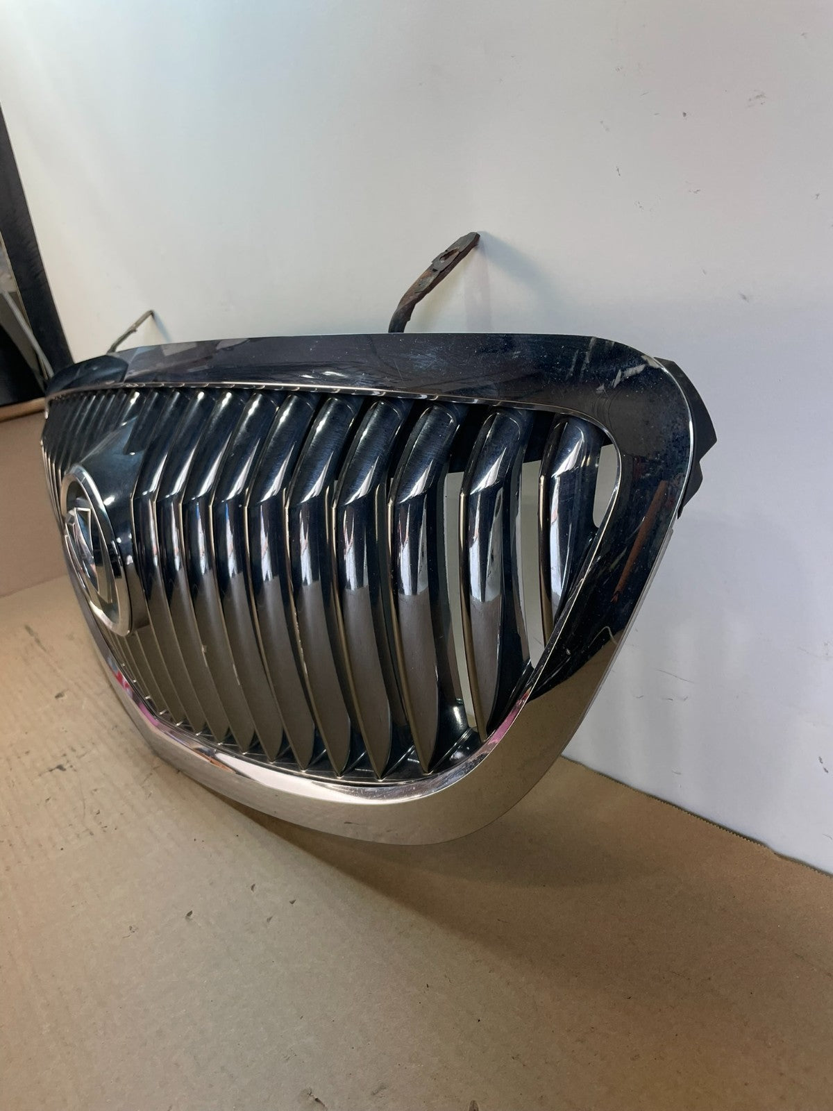 2008 to 2012 Buick Enclave Front Upper Grill Grille AF8522 DG1