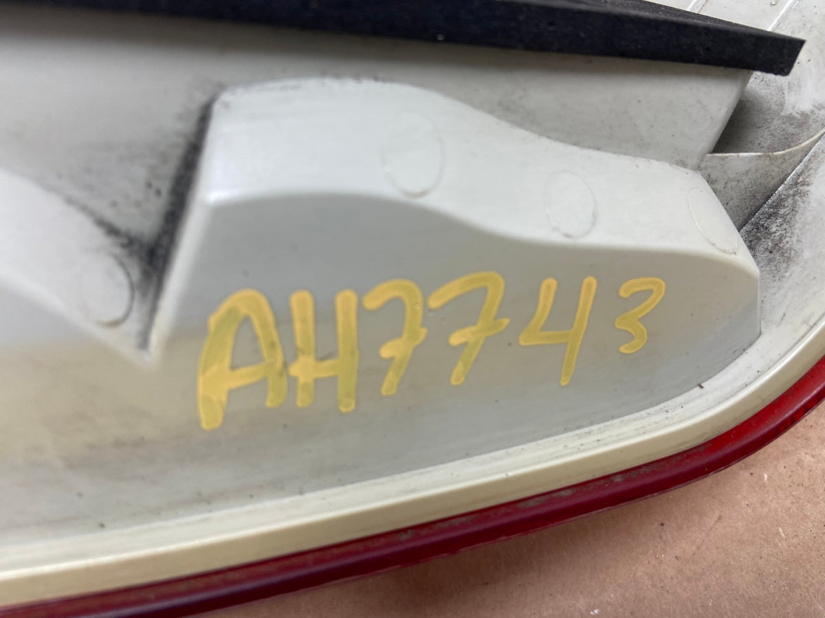 2009 2010 BMW 323i 325i 328i 335i 3 Series Left Driver Tail Light AH7743 LK5