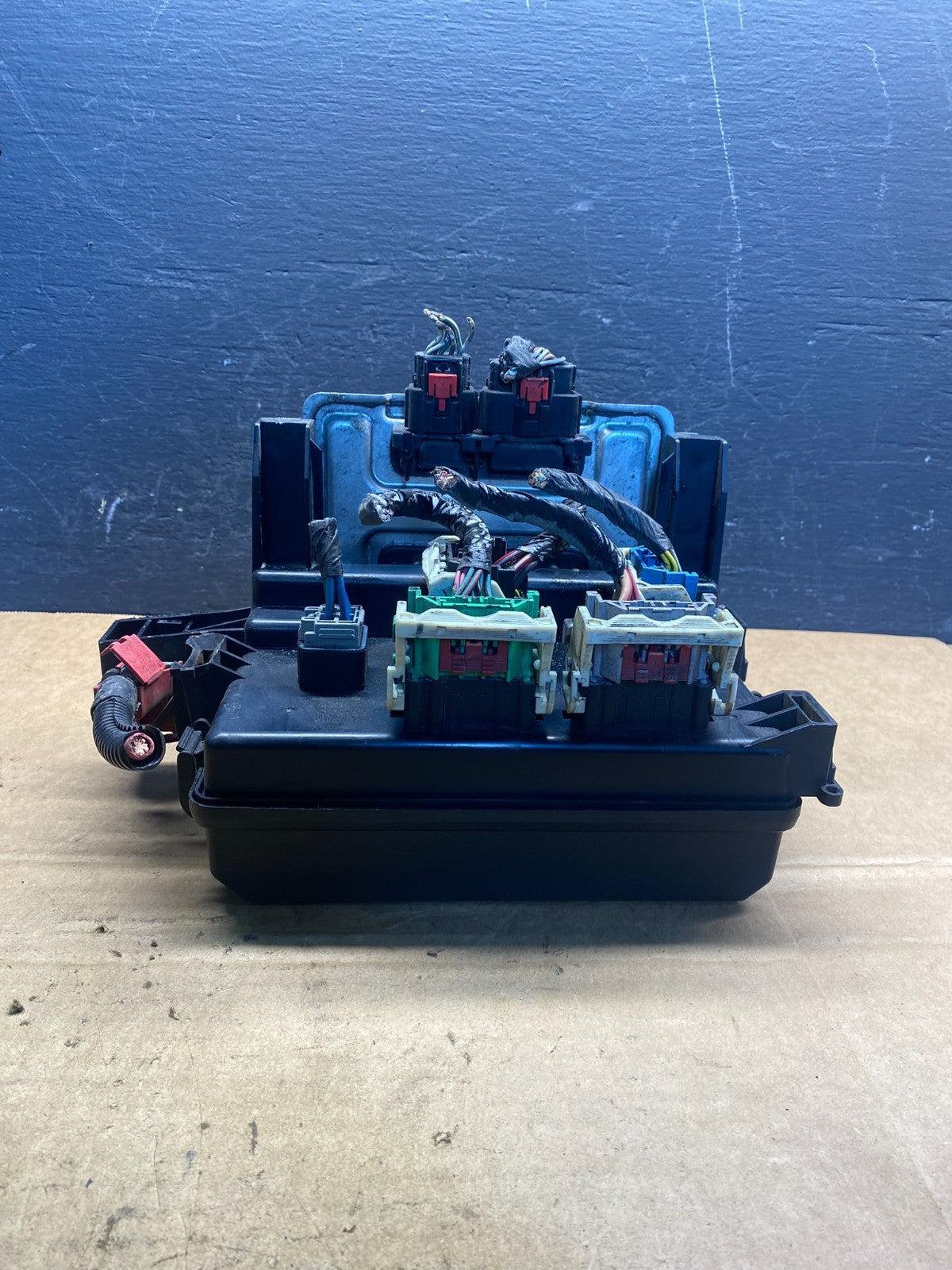 2006 2007 Chrysler 300 Totally Integrated Power Module Fuse Box TIPM AD7420 DG1