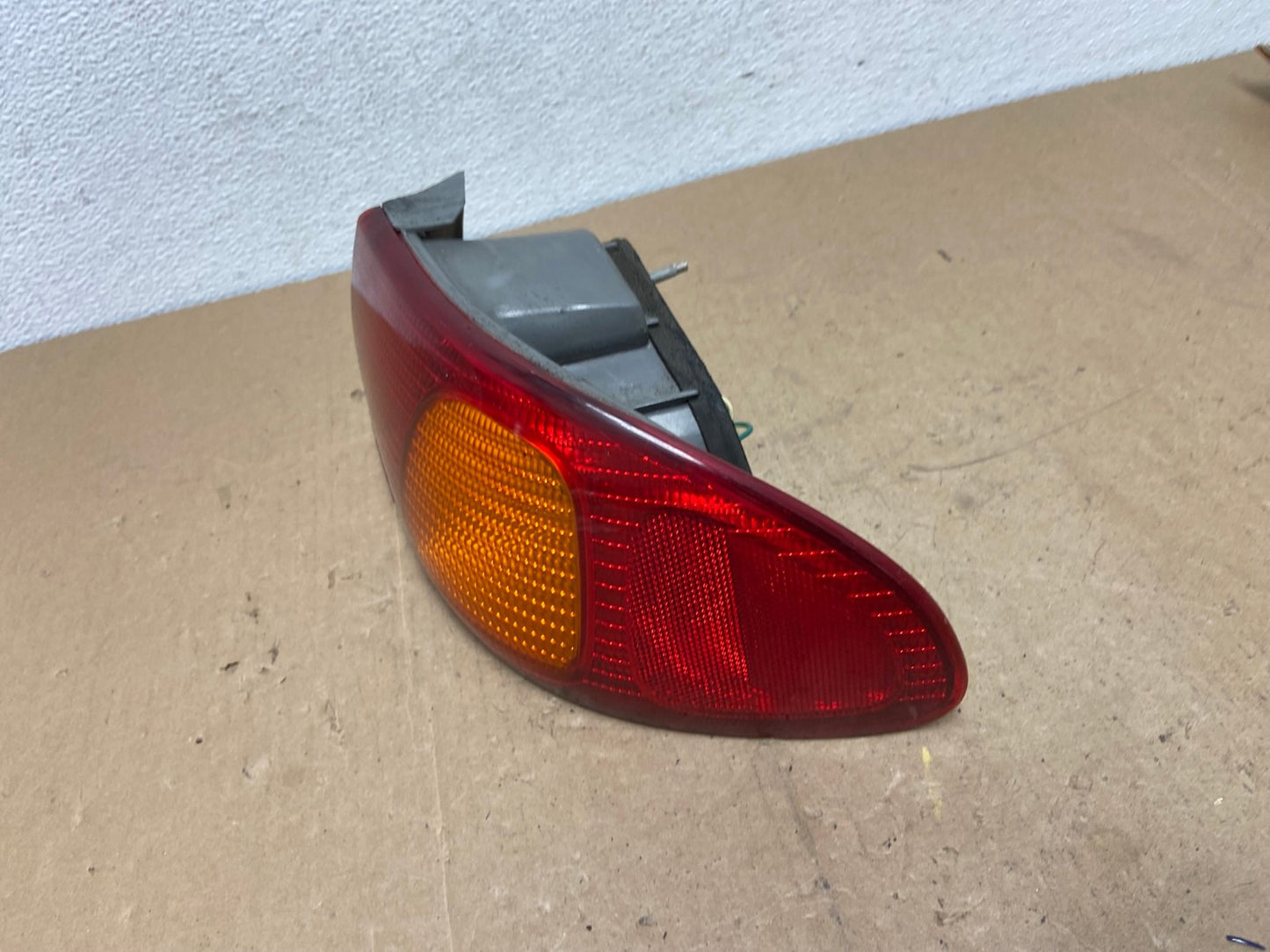 1998 1999 2000 Toyota Corolla Right Passenger Side Tail light AC5810 LK1