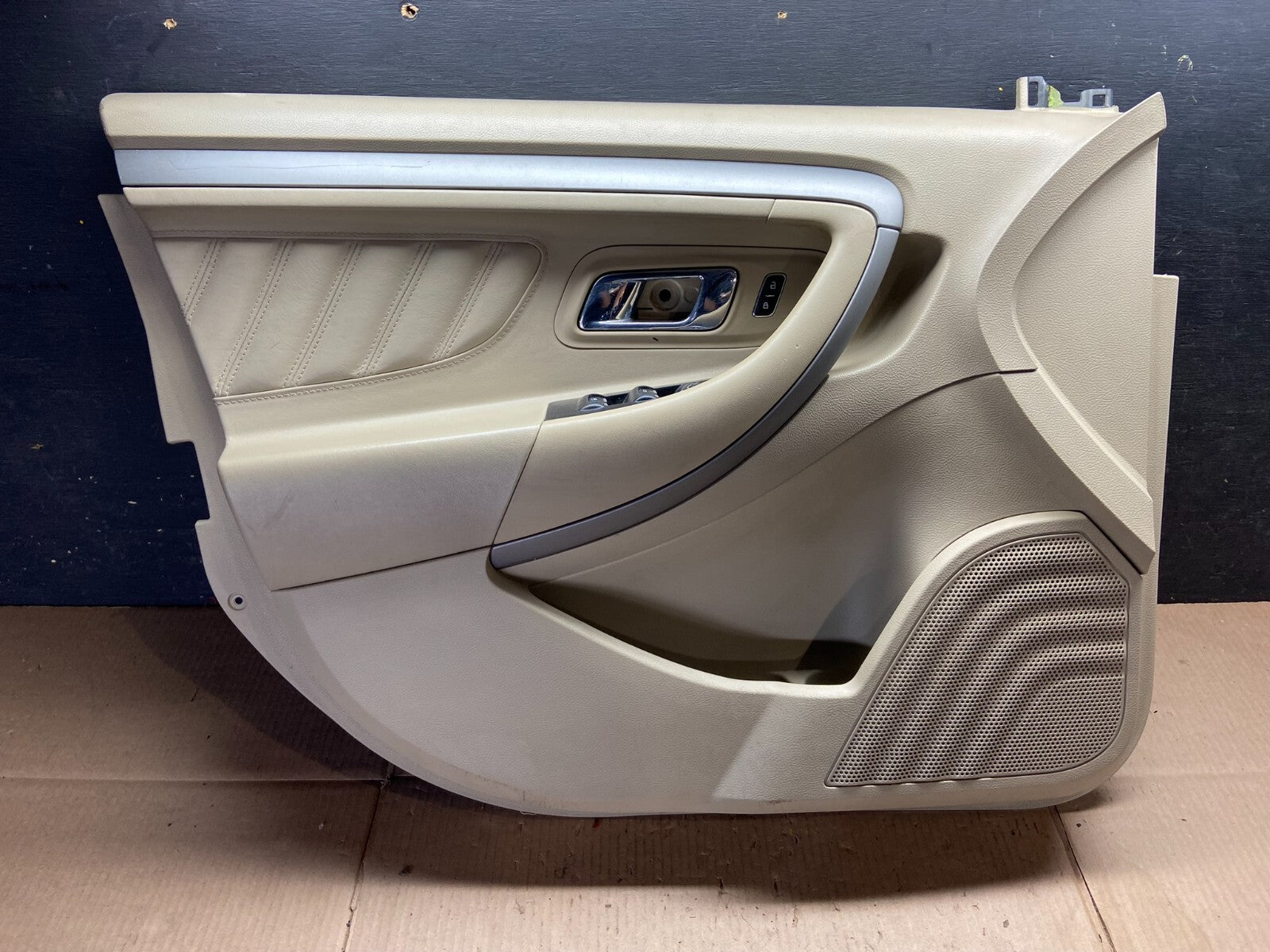 2013 to 2019 Ford Taurus Front Left Driver LH Side Door Trim Panel OEM C2216 DG10