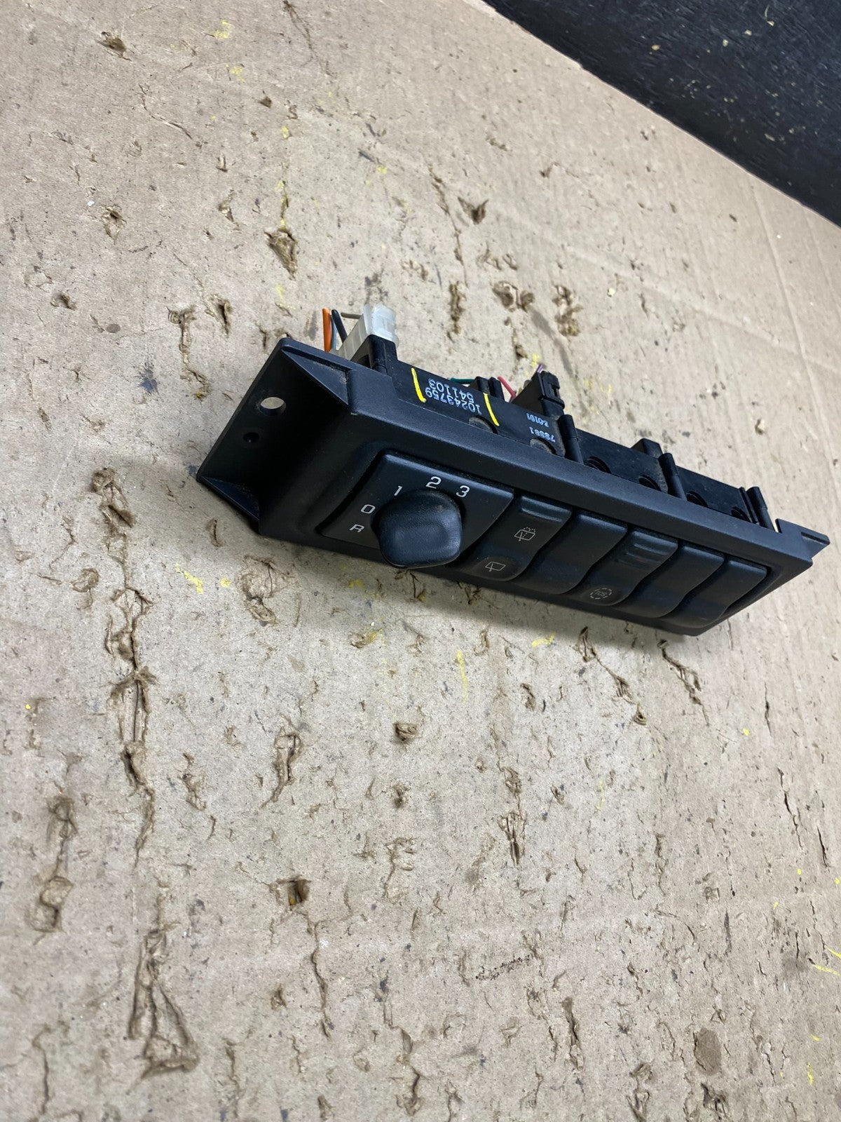 1997 to 2005 Chevrolet Venture Rear Fan Wiper Switch TCS Control Panel U5493 DG1