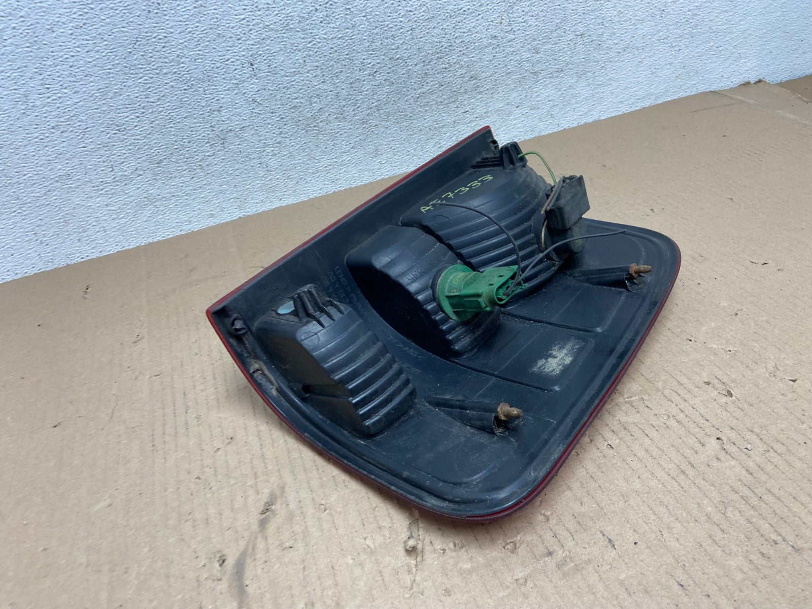 2004 to 2008 Ford F150 F-150 Left Driver LH Side Tail Light AE7333 LK4