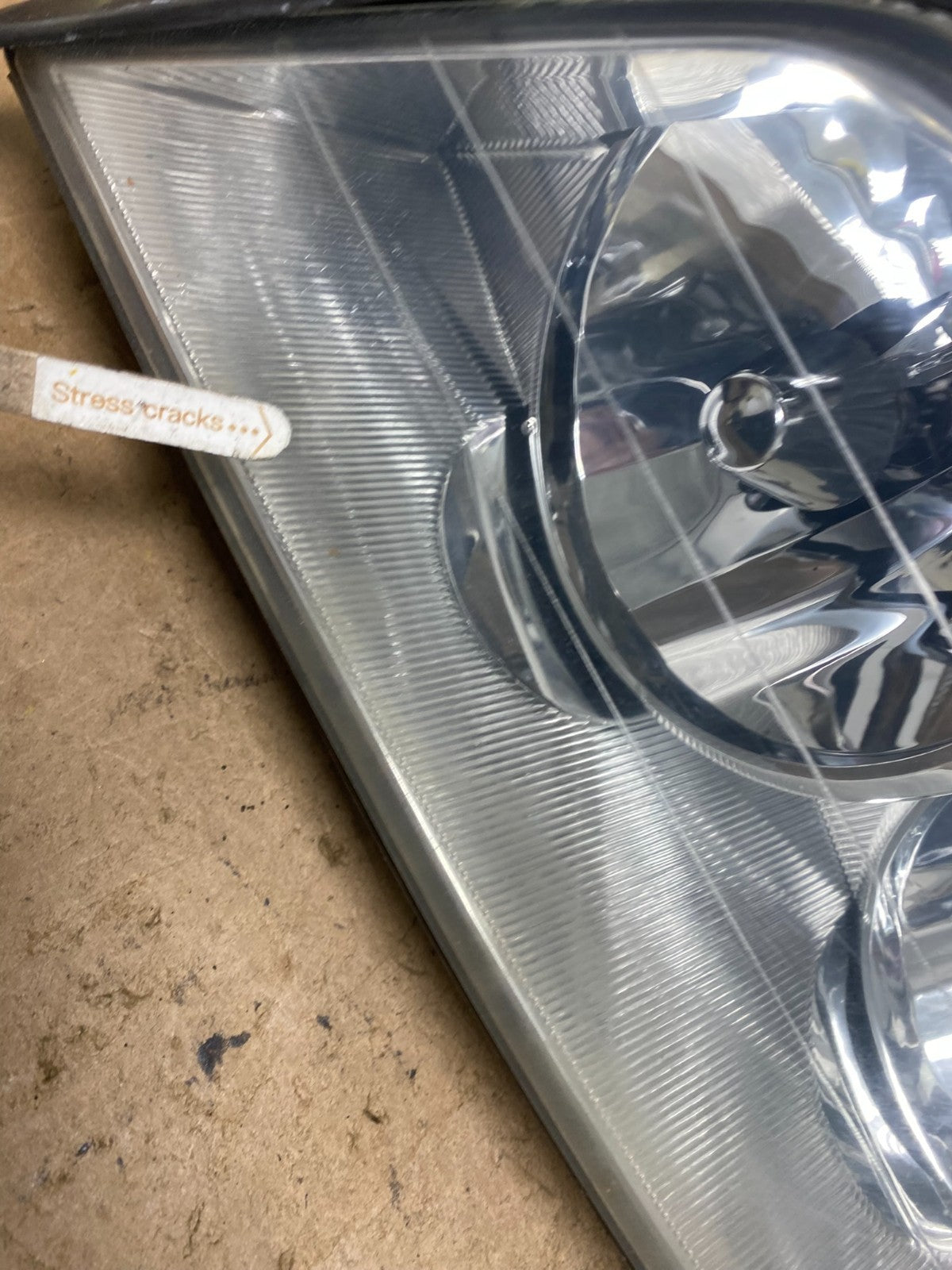2005 to 2011 Lincoln Town Car Left Driver LH Side Headlight X7203 DW6