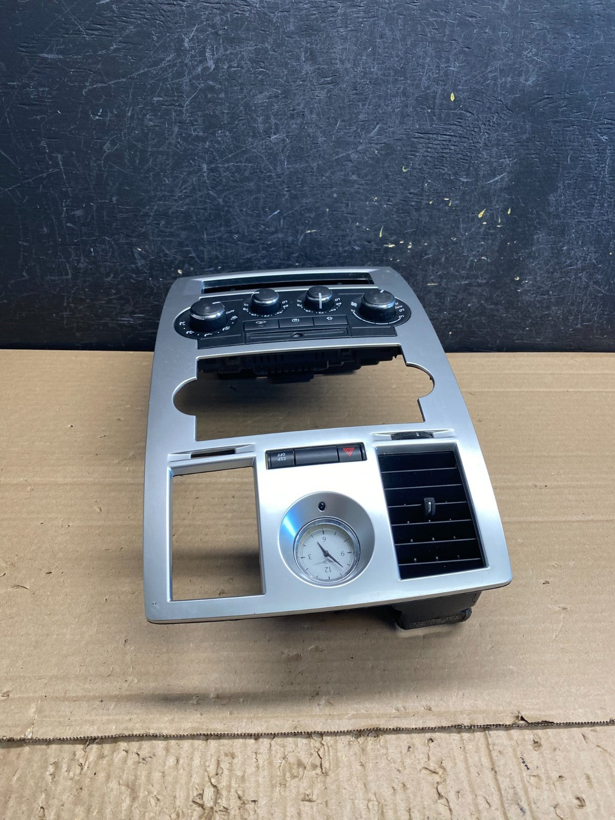 2005 to 2007 Chrysler 300 Dash Heater A/C Climate Control Radio Panel AG0134 DG2
