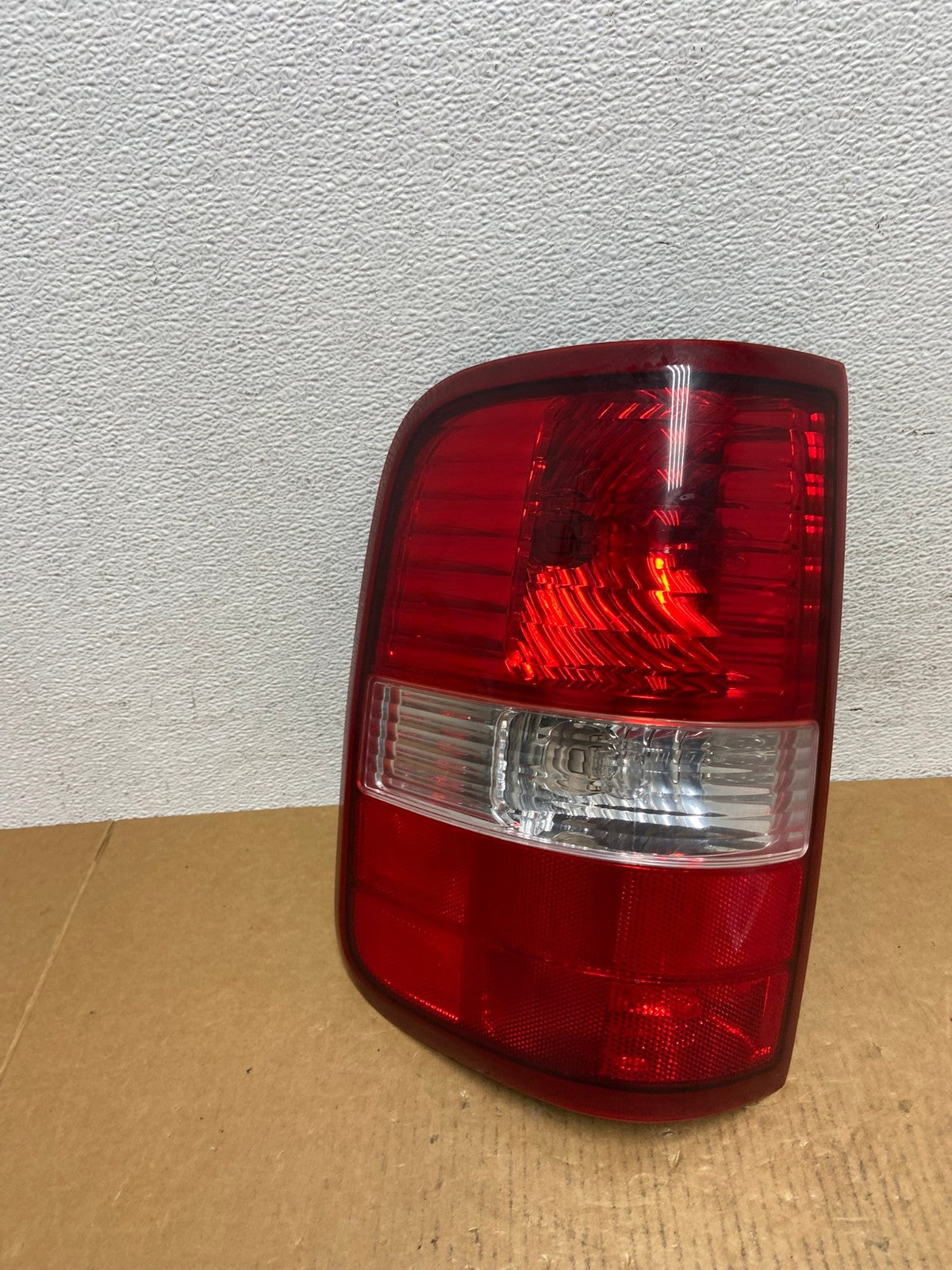 2004 to 2008 Ford F150 F-150 Left Driver LH Side Tail Light AD9305 LK0
