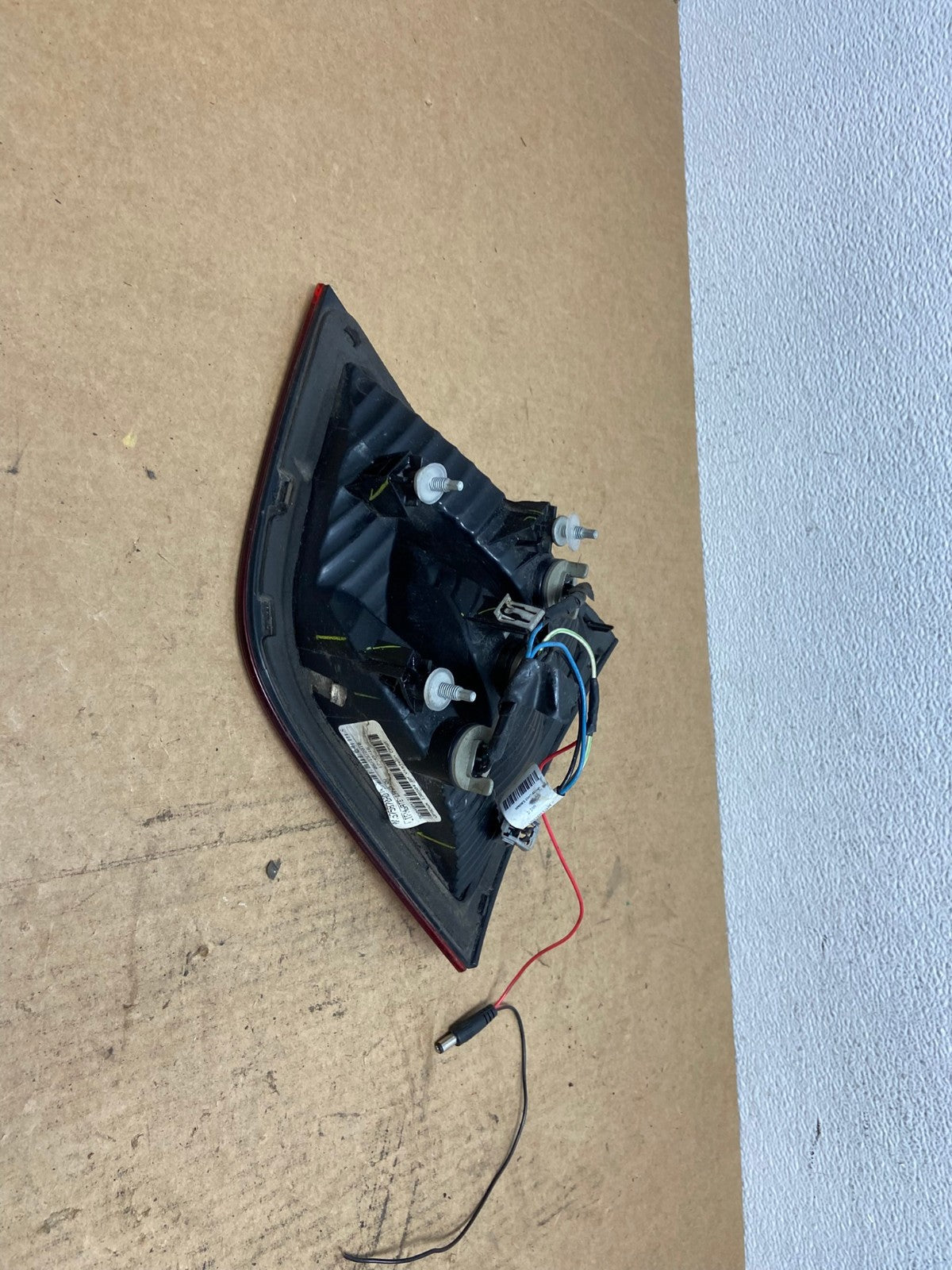 2009-2014 Volkswagen Routan Right Passenger Rh Side Inner Tail Light AC3122 LK4