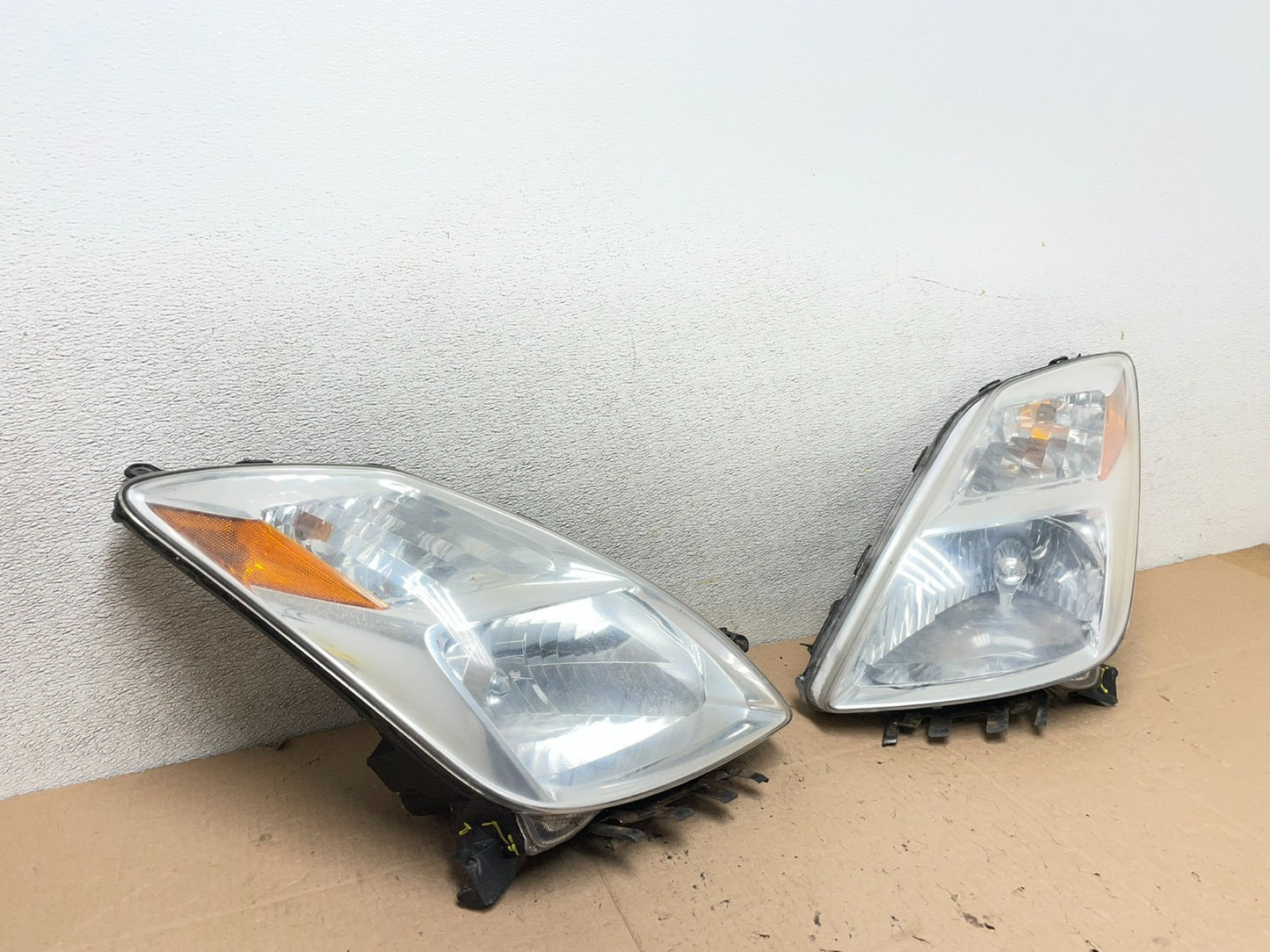 2004-2005 Toyota Prius Left+Right Side Xenon Headlights W1020 DW2