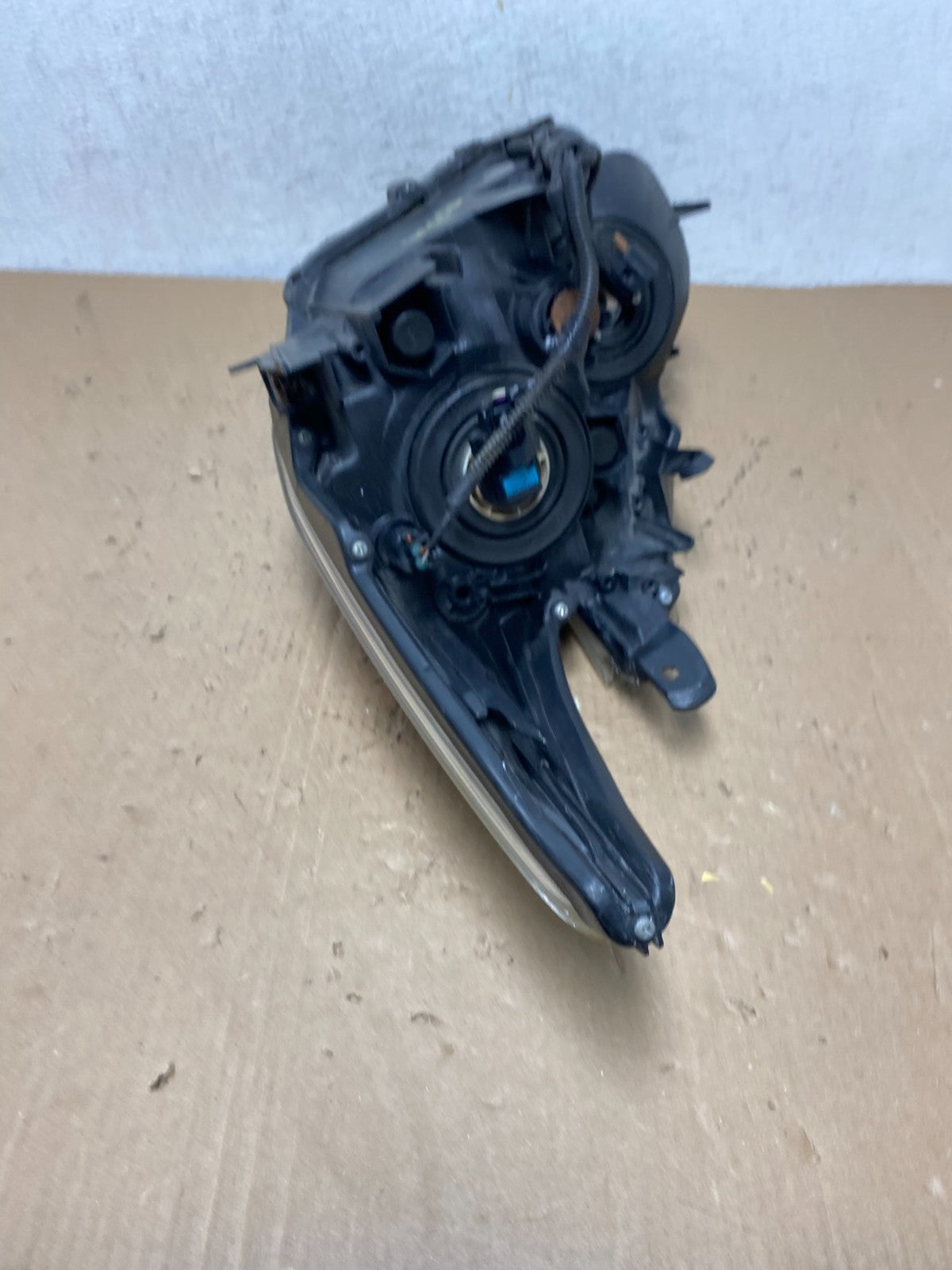 2010 - 2011 Toyota Prius Right Passenger Rh Blue Halogen Headlight AD8130 DW6