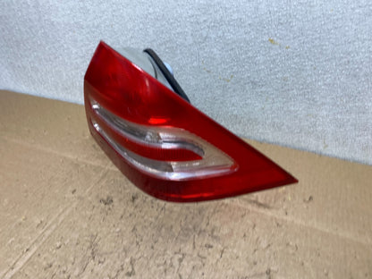 2001-2004 Mercedes-Benz C230 C240 W203 C-Class Right Passenger Tail Light Z11671
