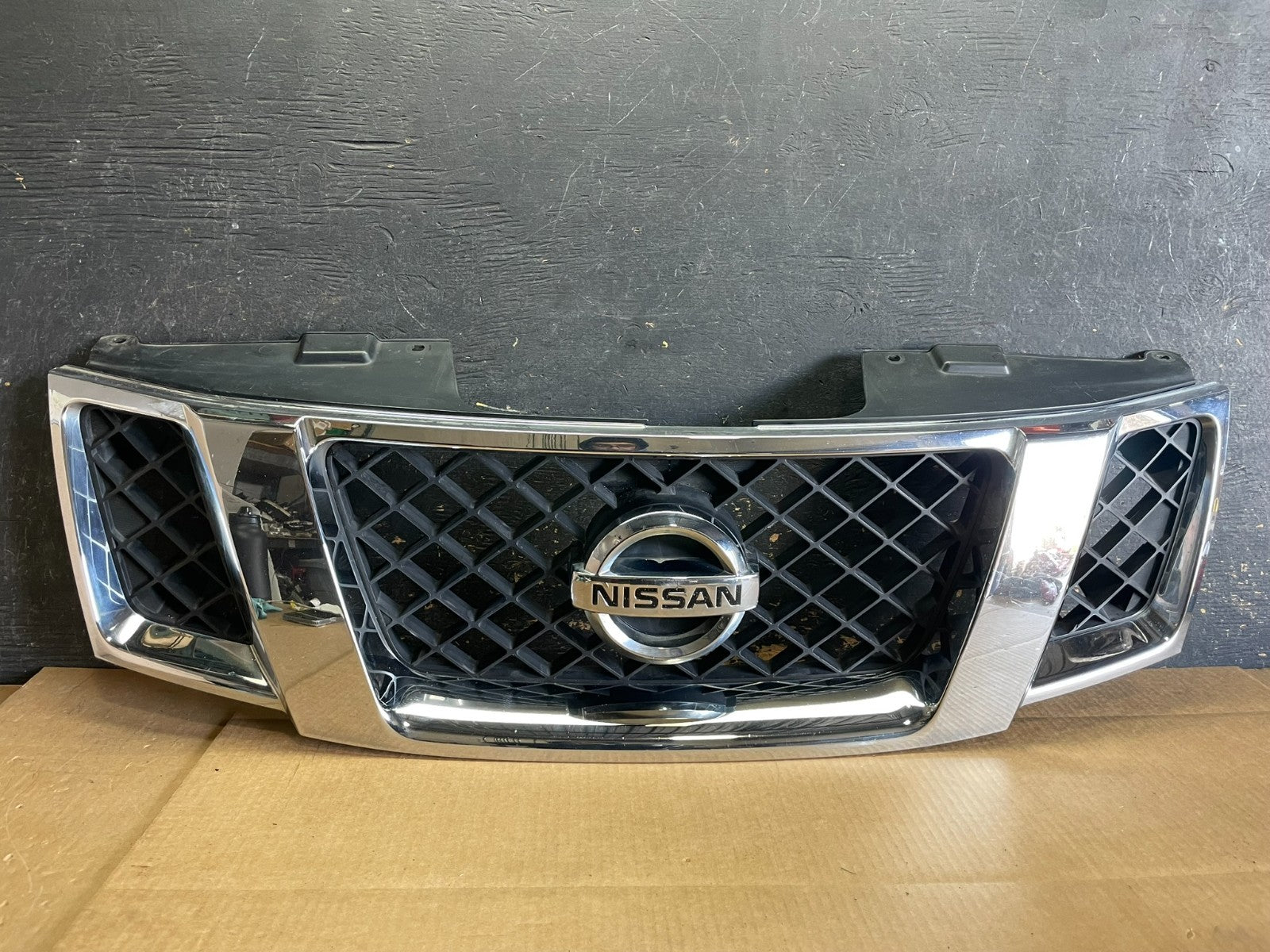2008 to 2012 Nissan Pathfinder Front Upper Chrome Grill Grille OEM  AA8986 DG0