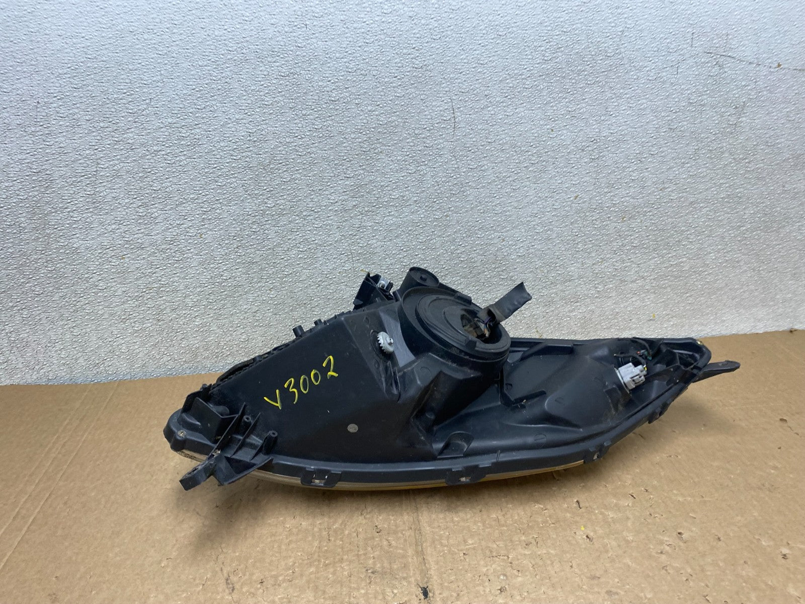 2004 - 2005 Toyota Prius Left Driver Lh Halogen Headlight V3002 DW7