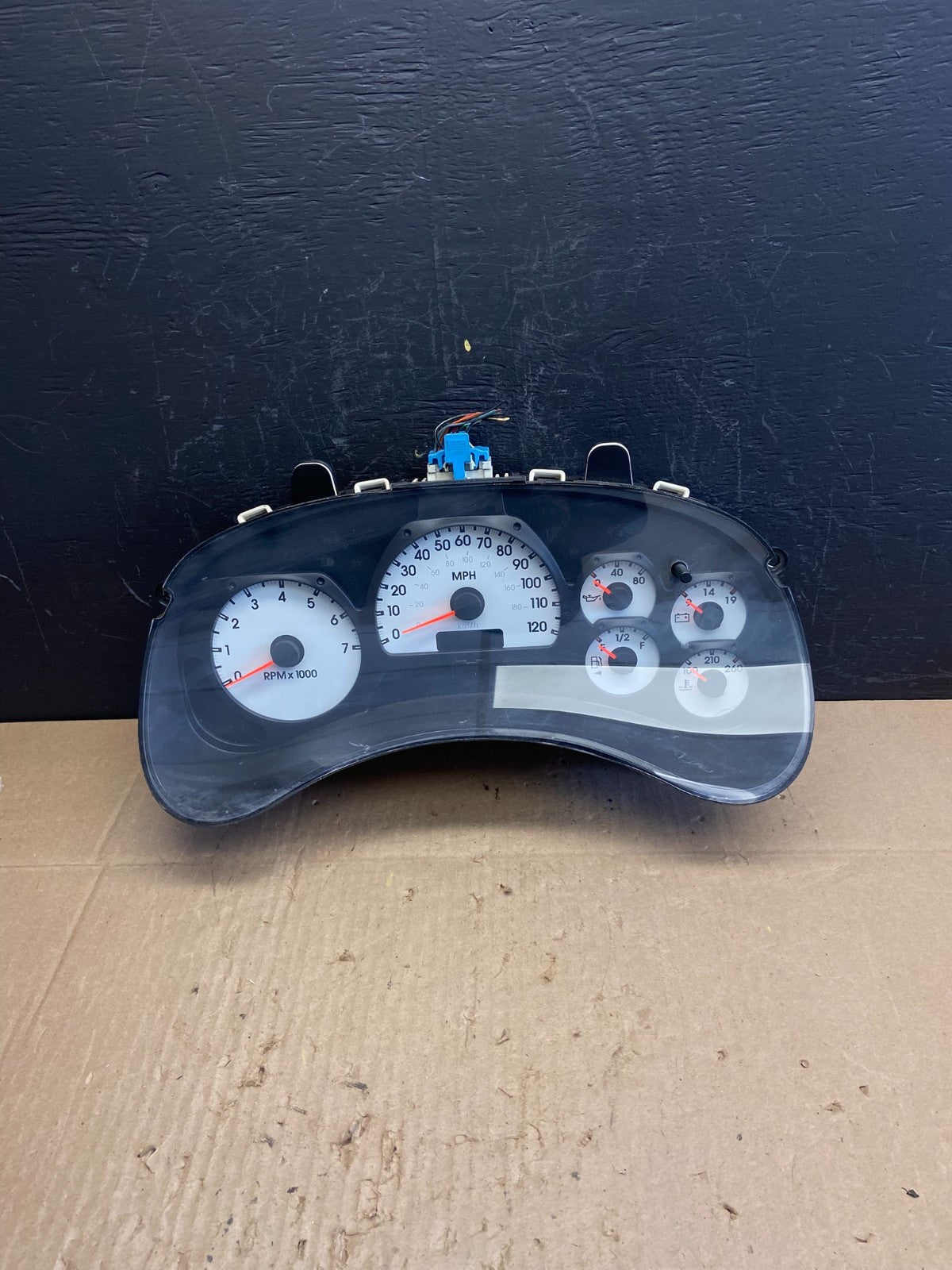 2002 to 2005 Chevrolet Trailblazer Speedometer Cluster Gauge OEM  AB9844 DG0