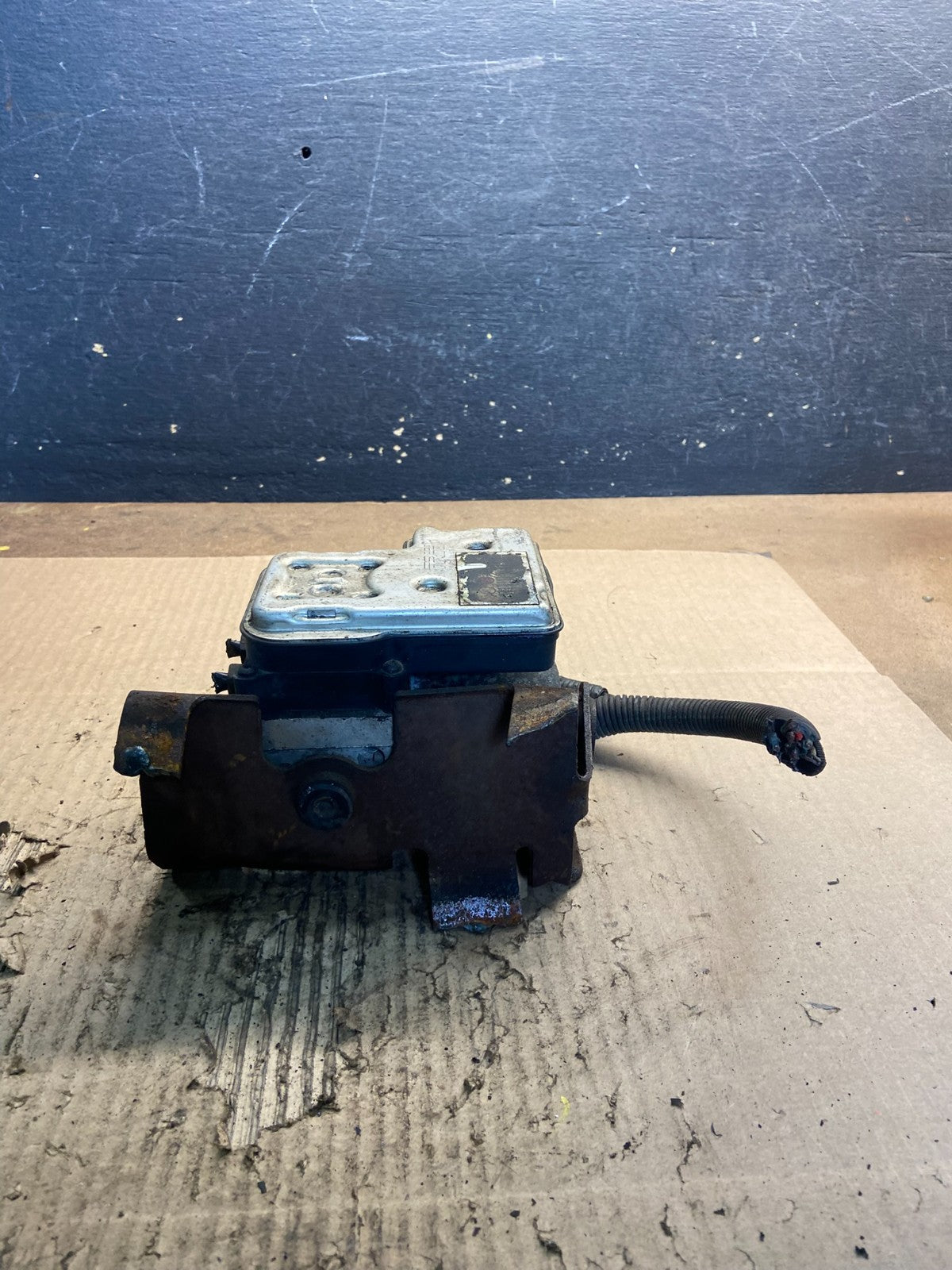 2004-2006 Chevrolet Express ABS Pump Control OEM 13567115 Module Z9008 DG4