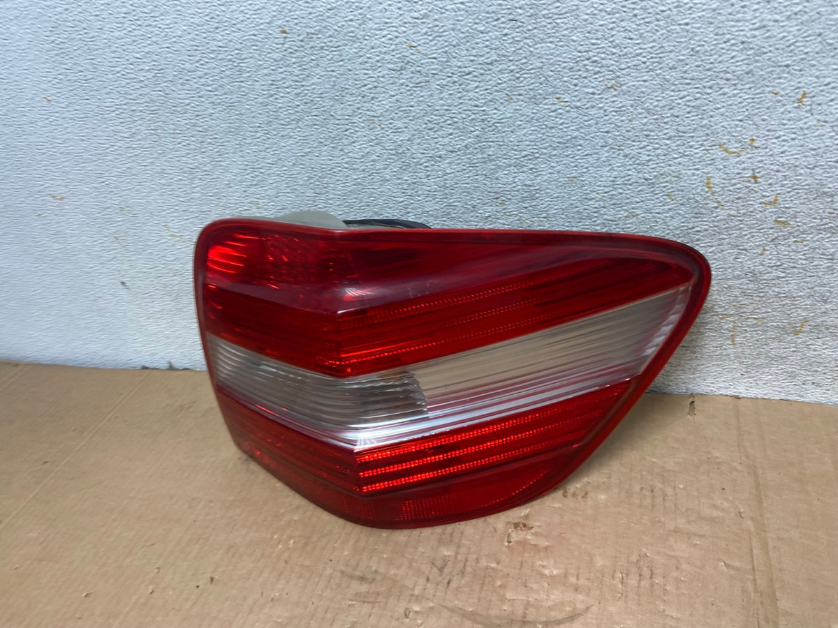 2006 - 2008 Mercedes ML 350 Ml-Class Right Passenger Tail Light AI6975 LK1