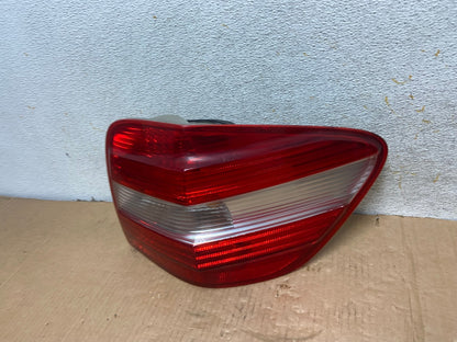 2006 - 2008 Mercedes ML 350 Ml-Class Right Passenger Tail Light AI6975 LK1