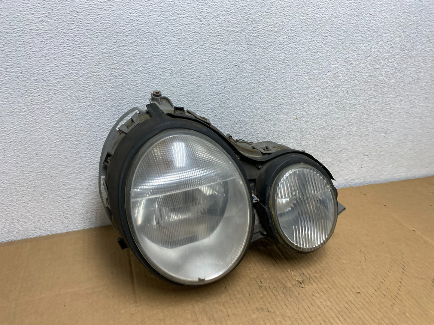 1996-1999 Mercedes E E320 E430 Right Passenger Xenon HID Headlight AD0796 DW2
