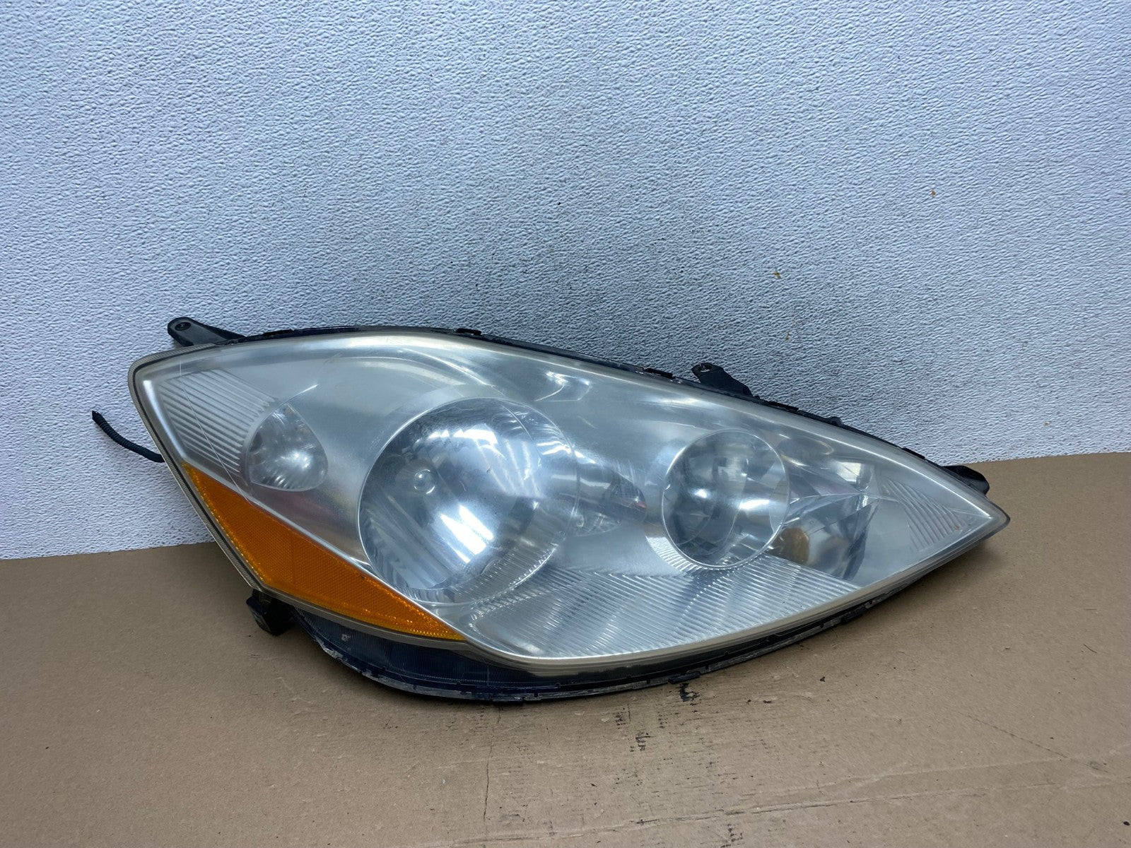 2006 to 2010 Toyota Sienna Right Passenger Rh Side Headlight Halogen AF4456 LK0
