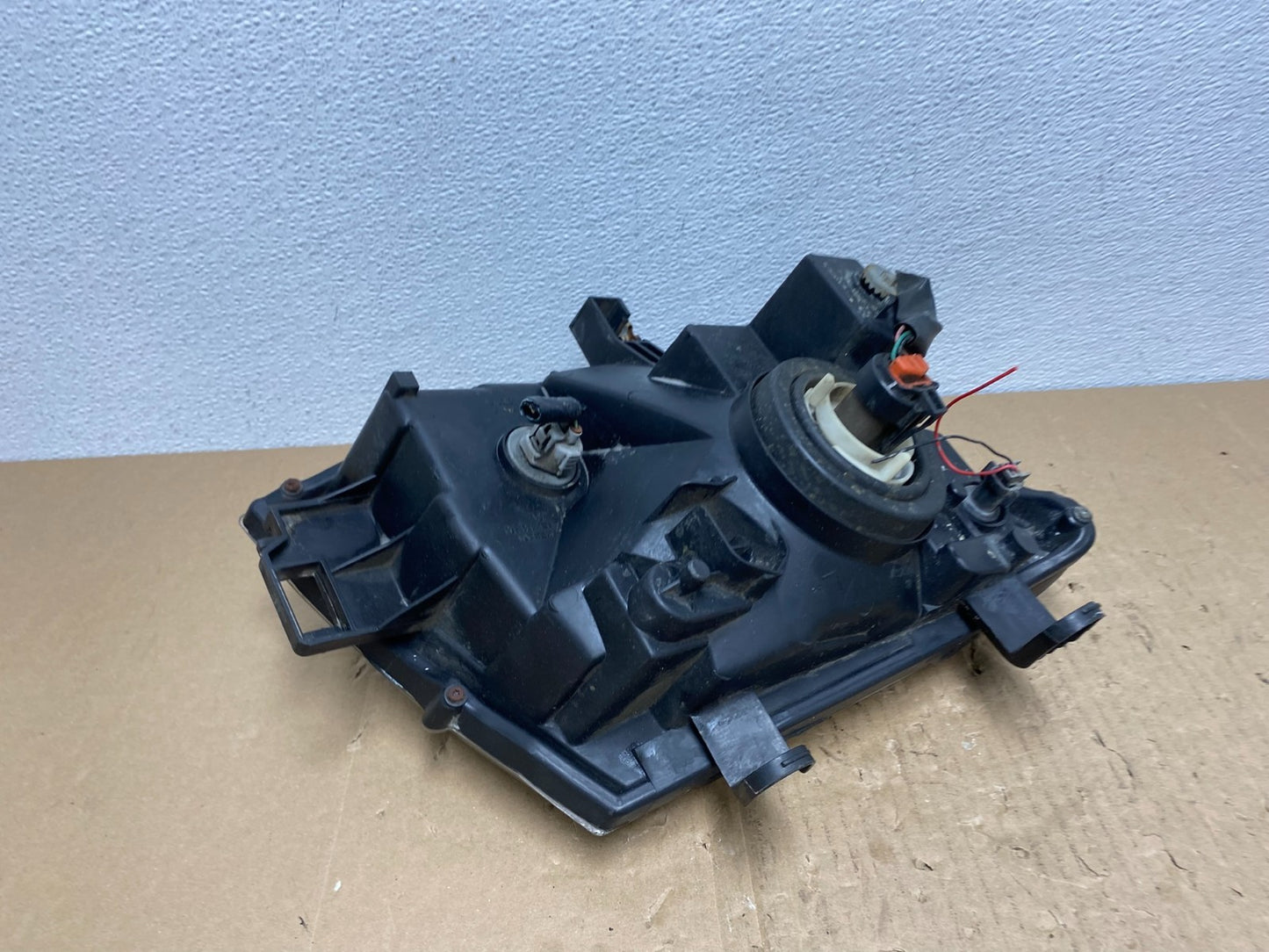 2005 - 2015 Nissan Xterra Driver Left LH Side Headlight AB6968 DW4