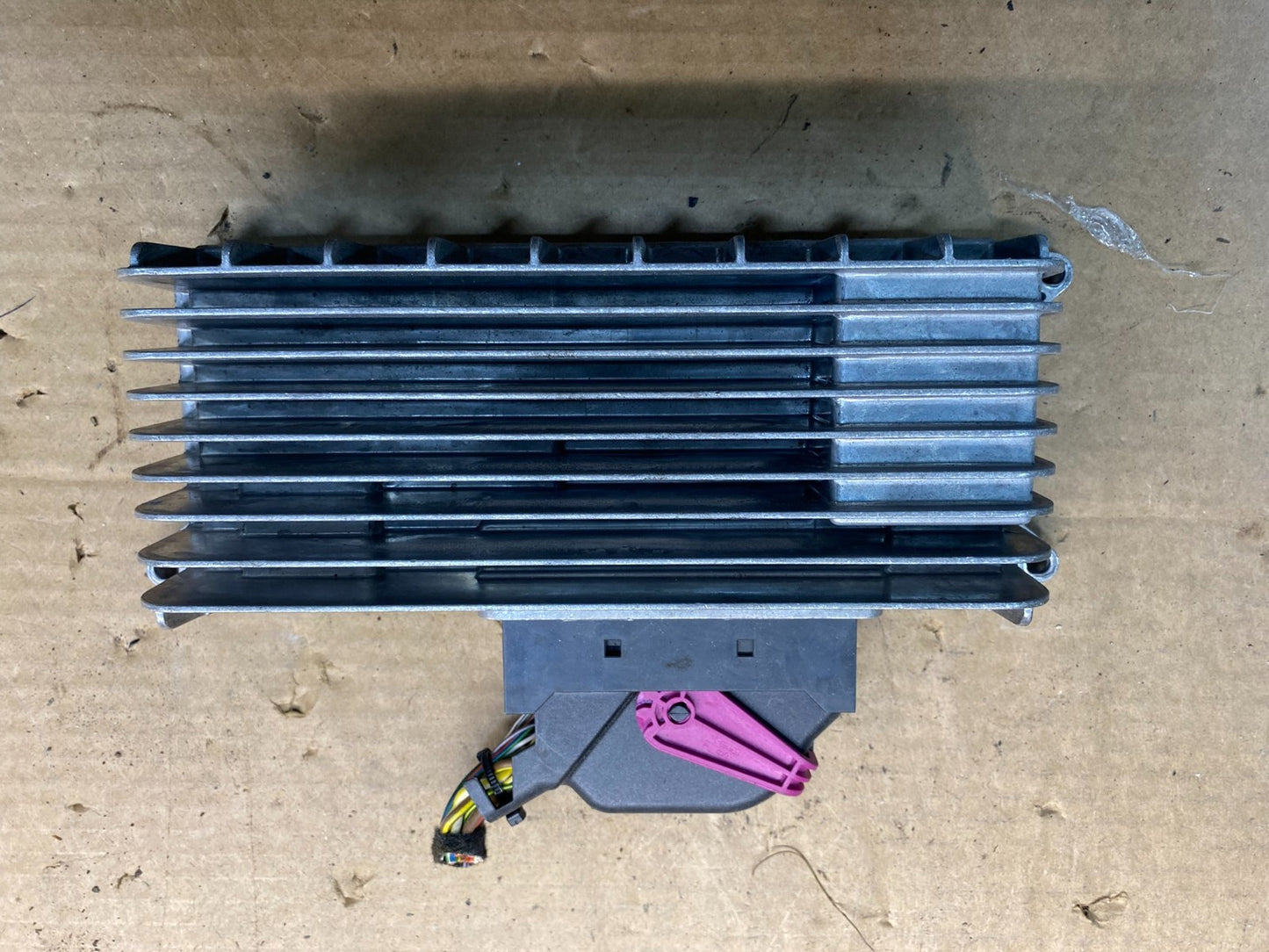 2009 to 2012 Audi A4 Radio Stereo Amplifier Amp AD9776 DW0