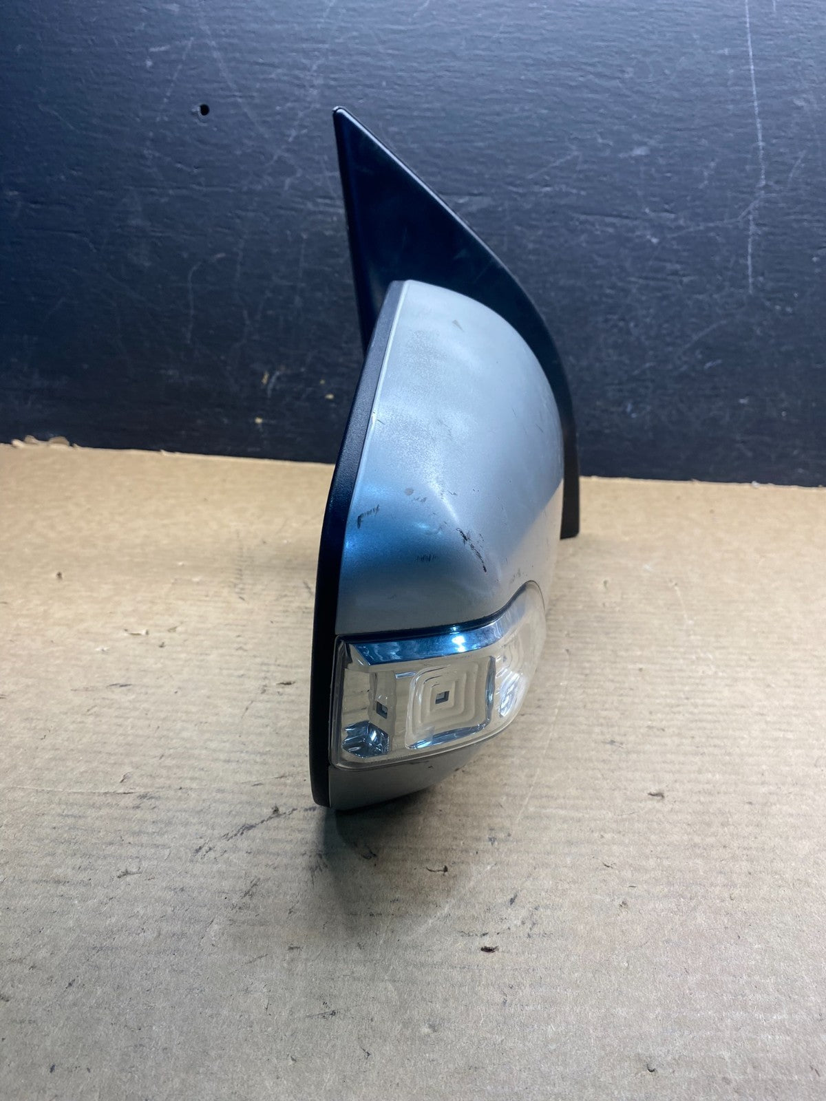 2011 to 2014 Kia Sedona Right Passenger RH Side Door Mirror AD9922 DW10