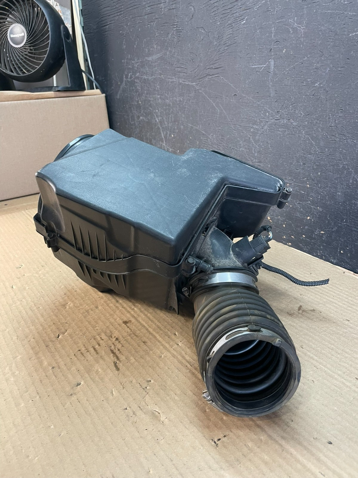 2013-2019 Ford Escape 2.0L Front Engine Filter Air Intake Box AF3428 DG2