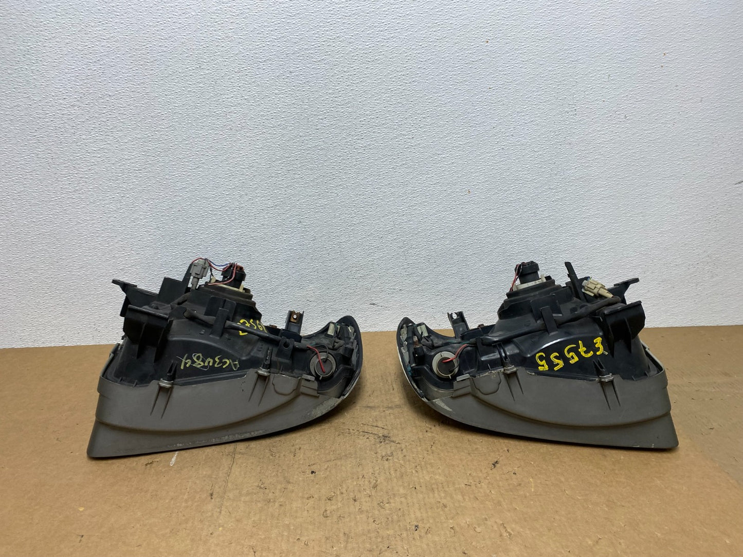 2002 2003 2004 Nissan Xterra Left+Right Side Headlights OEM AC3484 DW11