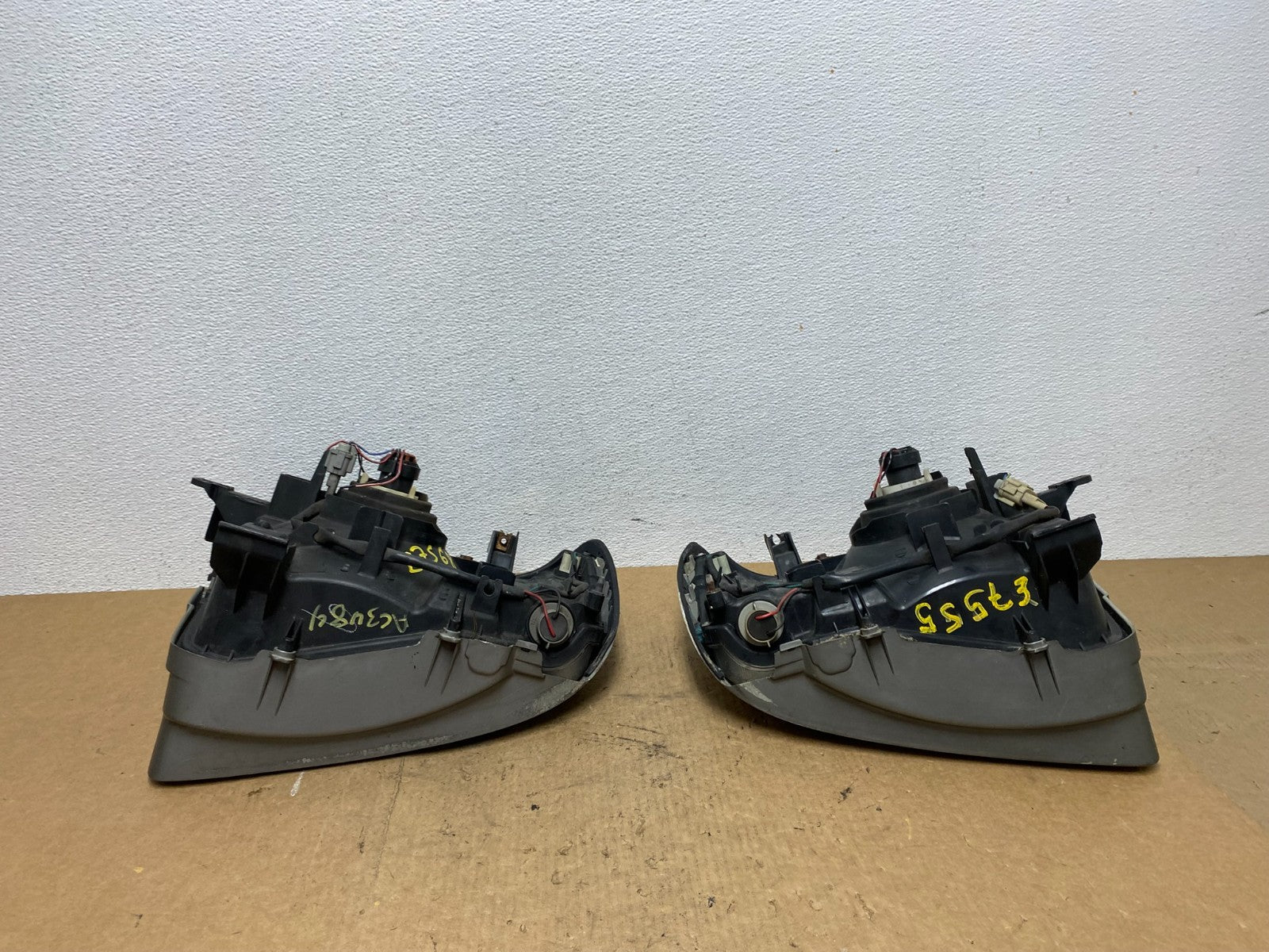 2002 2003 2004 Nissan Xterra Left+Right Side Headlights OEM AC3484 DW11