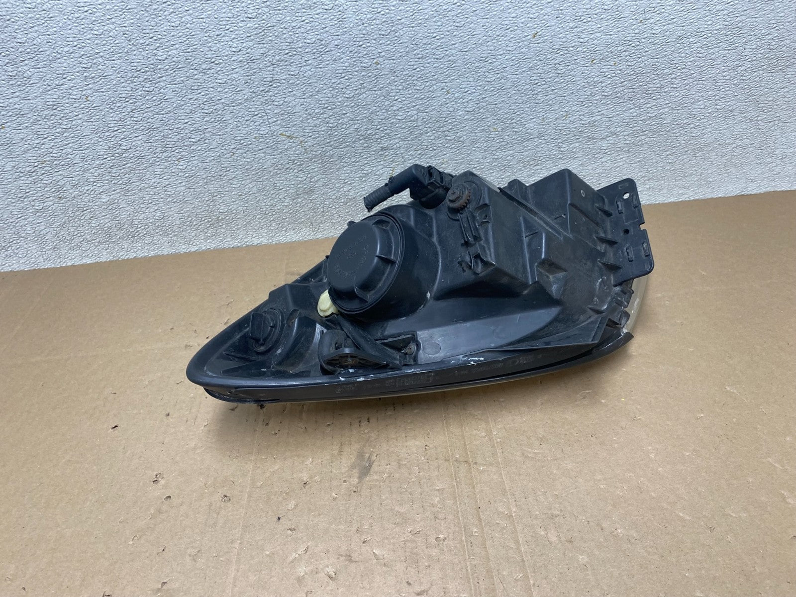 2007 to 2010 Kia Sportage Right Passenger RH Halogen Headlight T8207 DW9