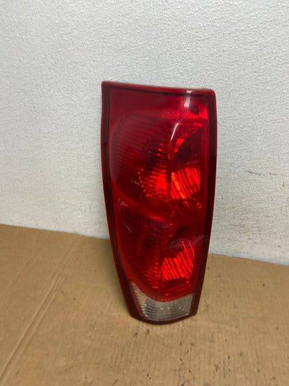 2002 to 2006 Chevrolet Avalanche Left Driver LH Tail Light AD3167 LK0