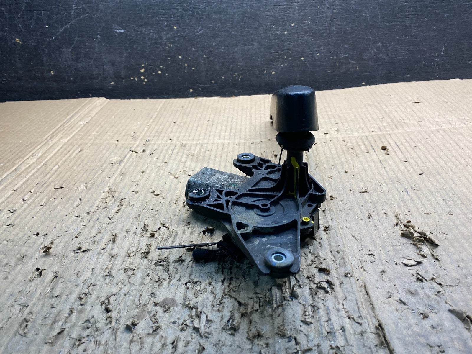2013 to 2020 Buick Encore Windshield Rear Wiper Motor X4634 DG4