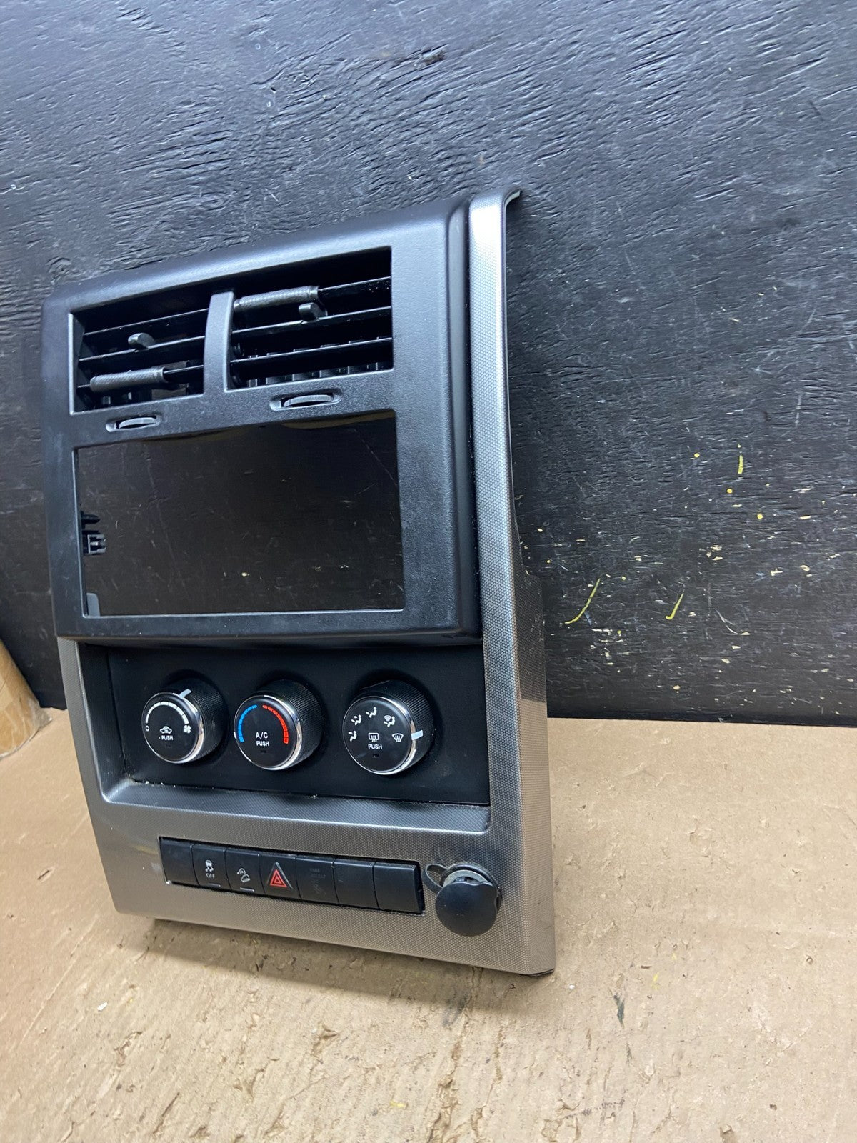 2008 to 2012 Jeep Liberty Dash Climate Temperature Control Radio Bezel T8361 DG1