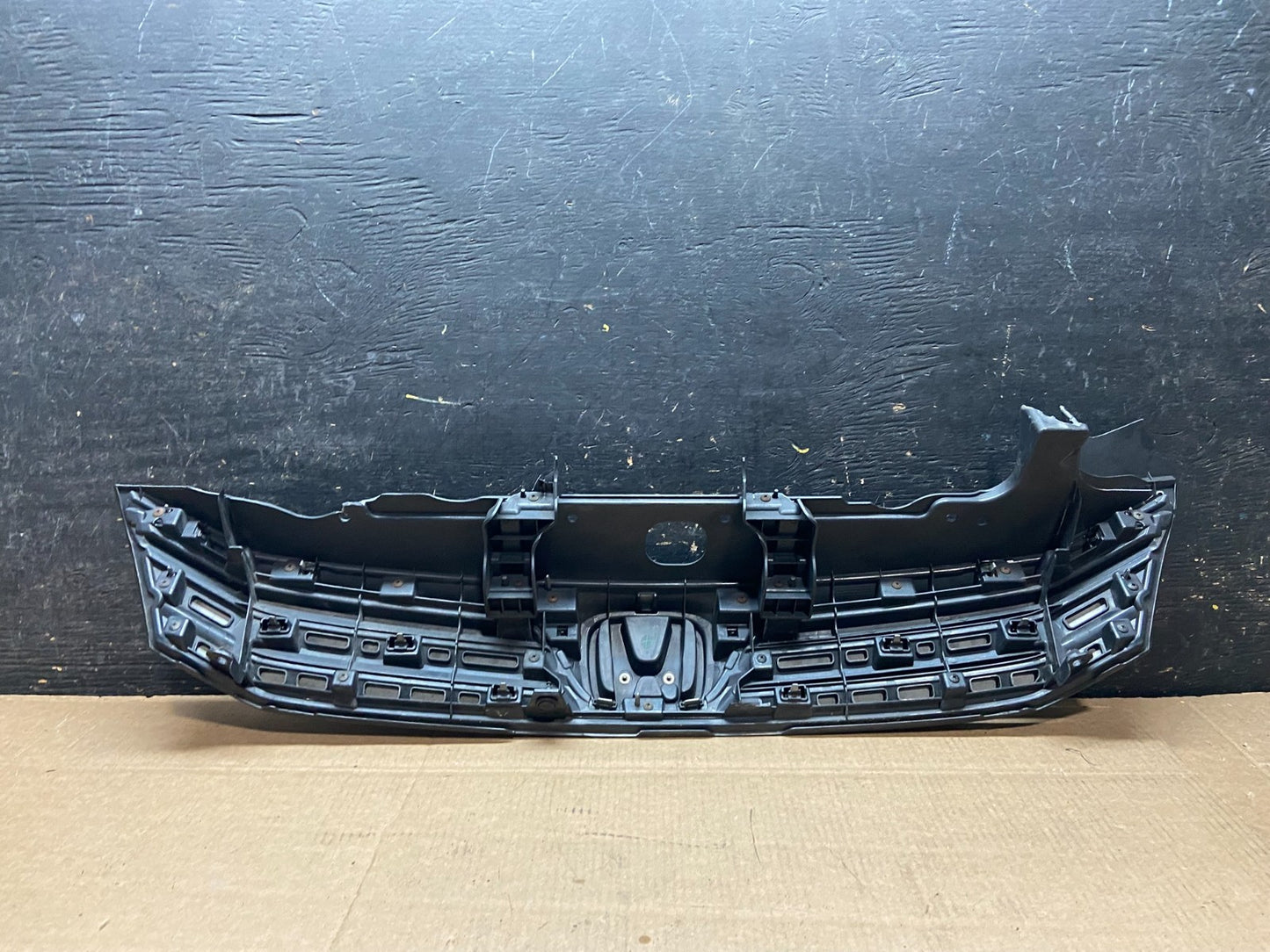 2012 Honda Civic Hybrid Front Upper Grill Grille w/ Emblem OEM Y9404 DG6