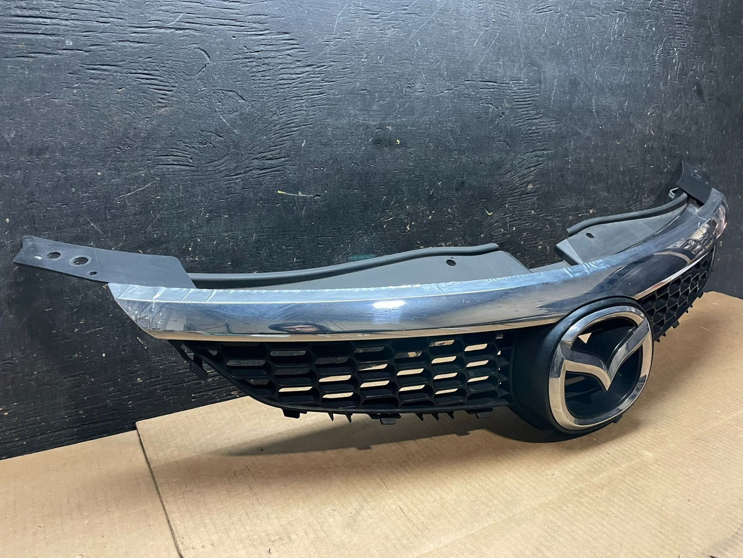 2007 - 2009 Mazda CX9 CX-9 Front Upper Grill Grille Emblem OEM aa9087 DG2