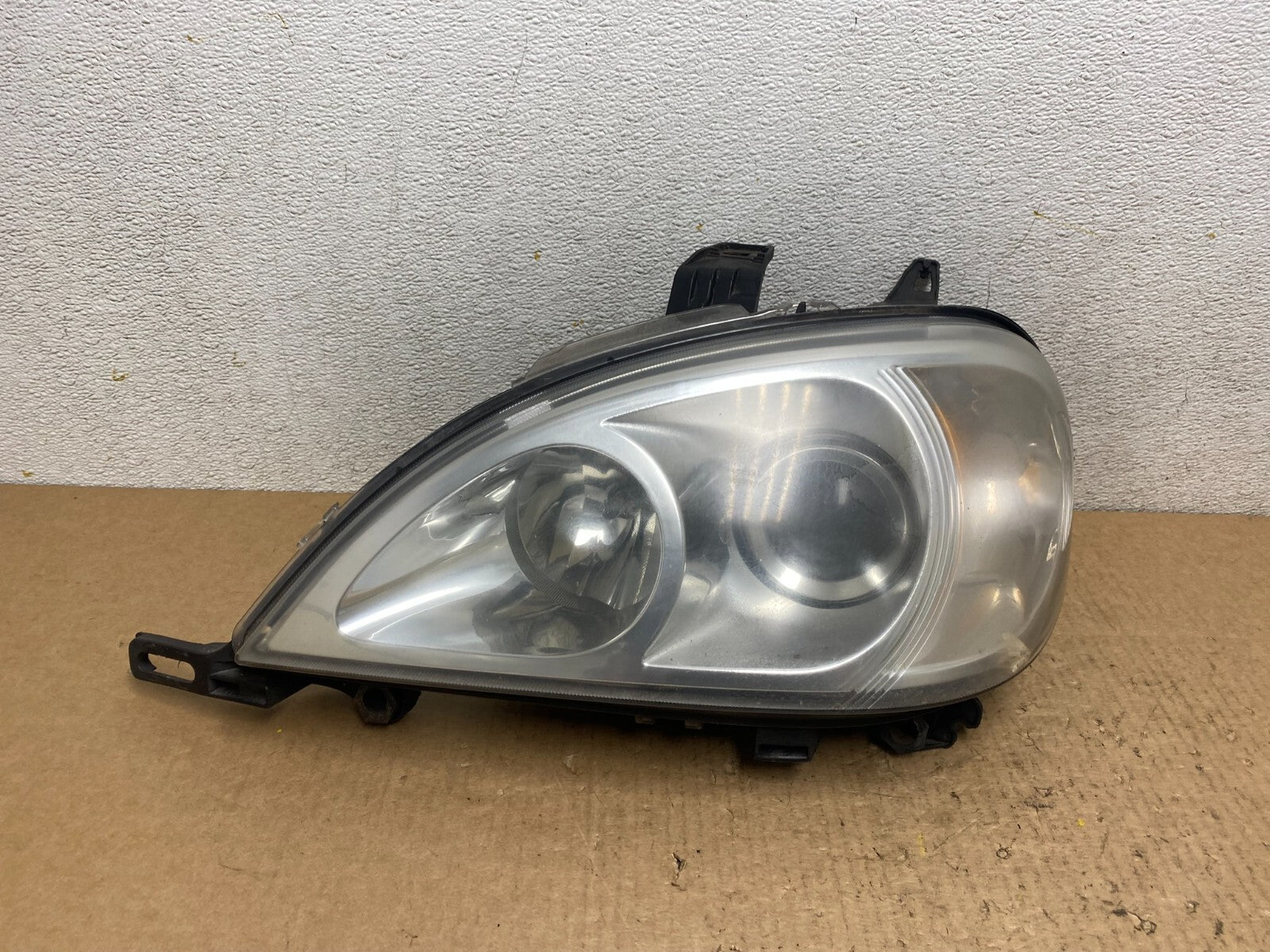 2002 - 2005 Mercedes ML ML350 ML500 Left Driver LH  Halogen Headlight L8564 DW0