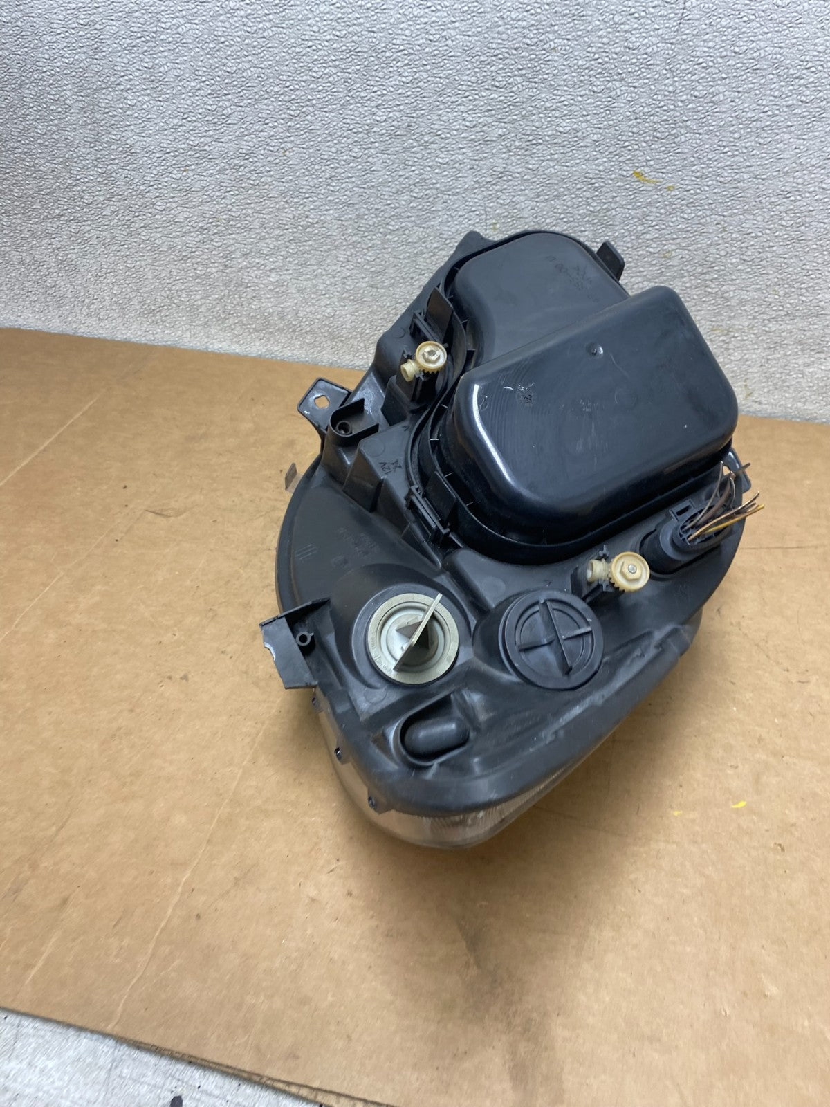 2007 to 2013 Mercedes Sprinter Headlight Left Driver Side Halogen Oem X3857 DW10